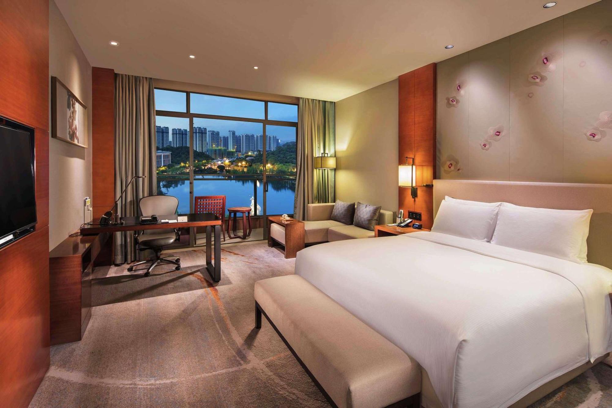 Hotel Doubletree By Hilton Science City-free Shuttle Bus Service During Fair Period