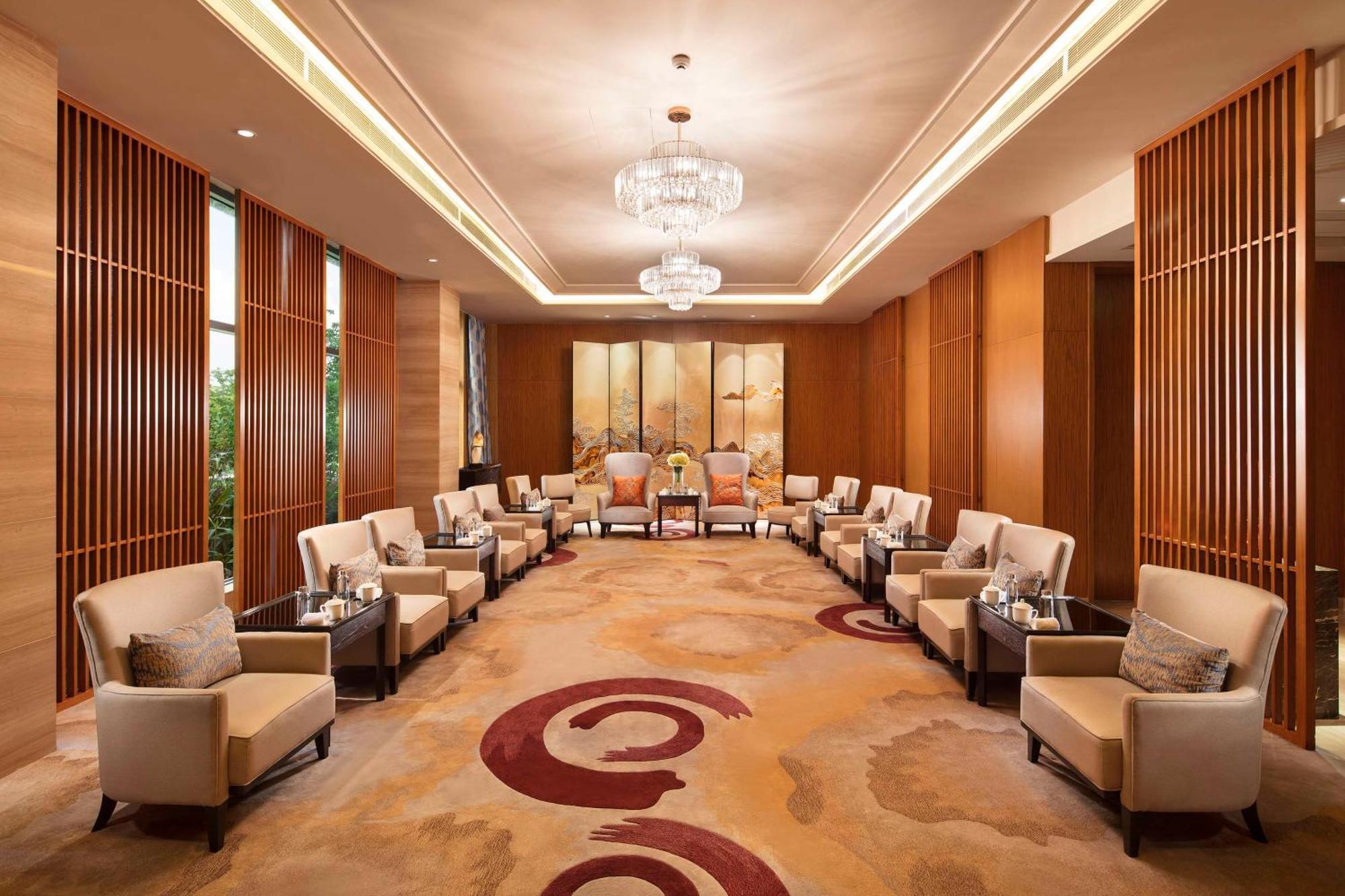 Doubletree By Hilton Science City-free Shuttle Bus Service During Fair Period