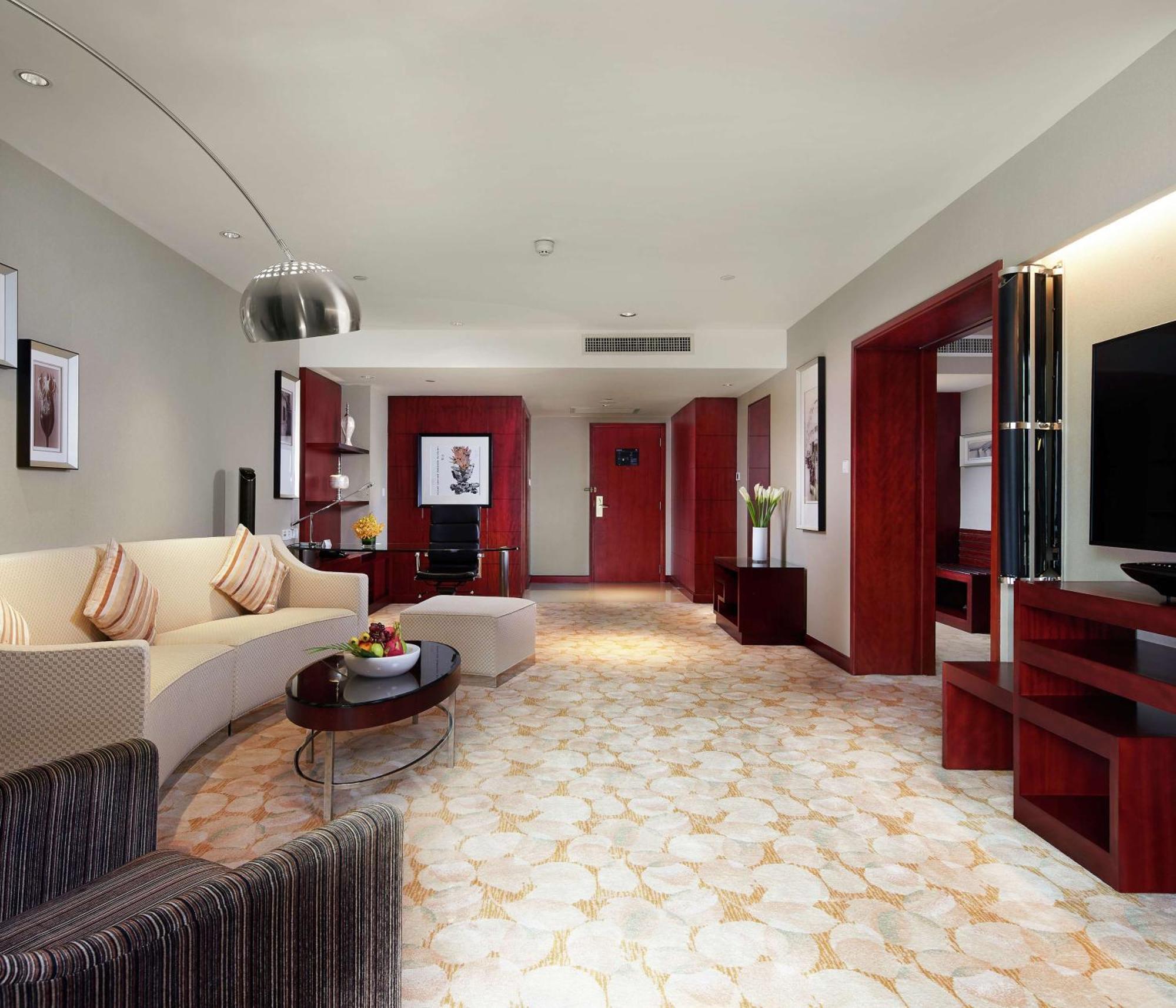 Hotel Hilton Science City, Free Shuttle Bus During Fair