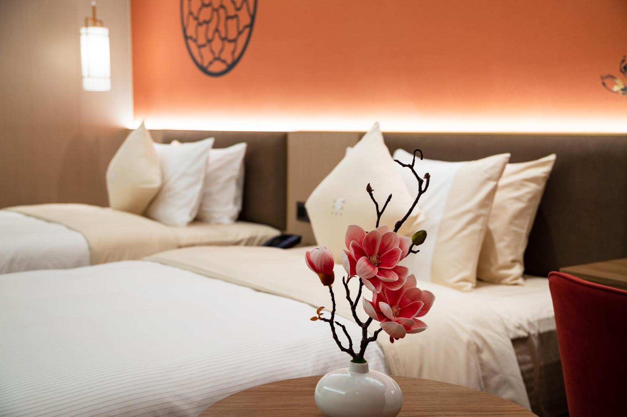 Wogo Yuanbao Hotel-zhujiang New Town-free Fair Shuttle Bus & Overseas Buyer Registration Services 5*