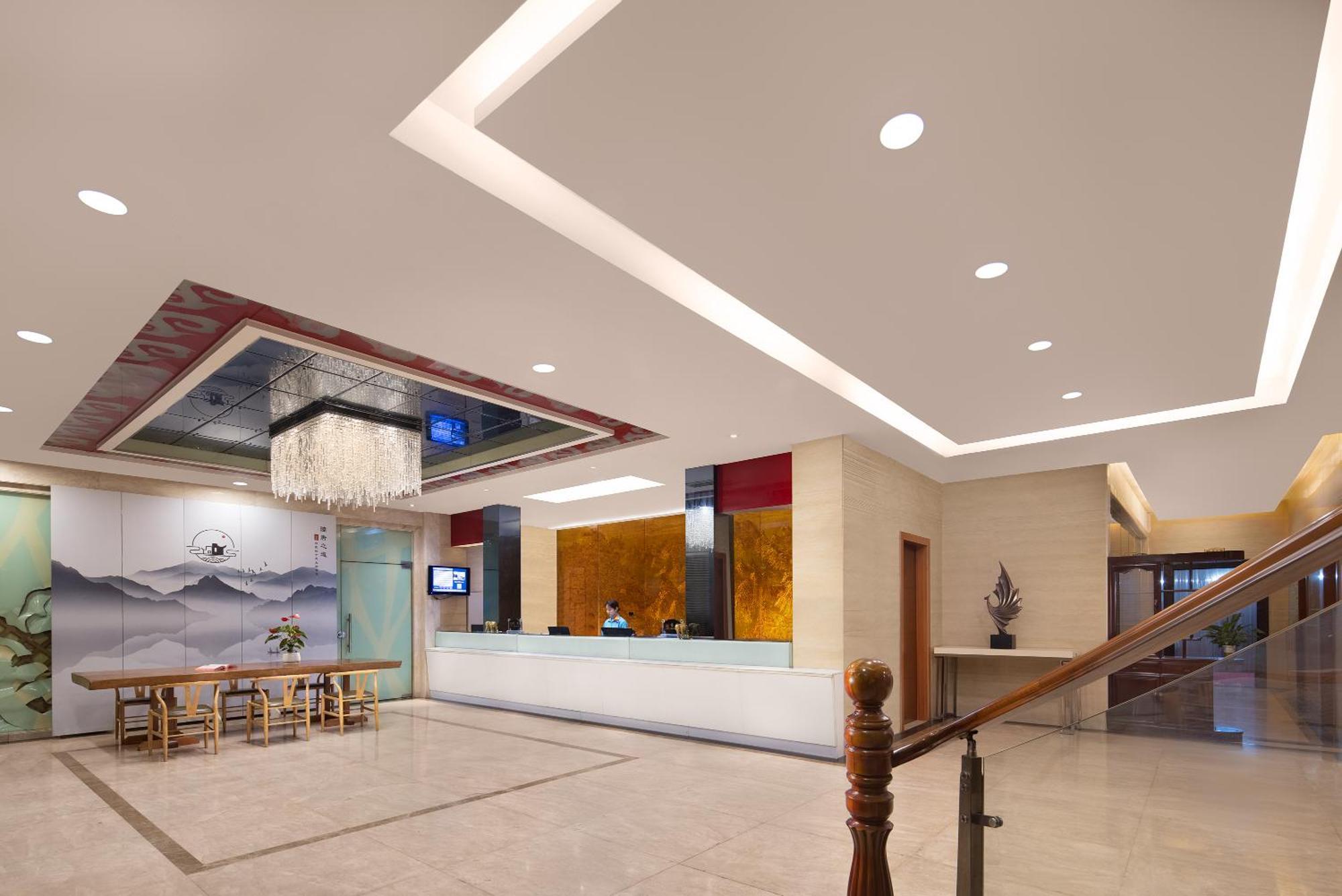 Hotel Kaiserdom Baiyun Airport-24-hour Airport-free Shuttle Bus 2*