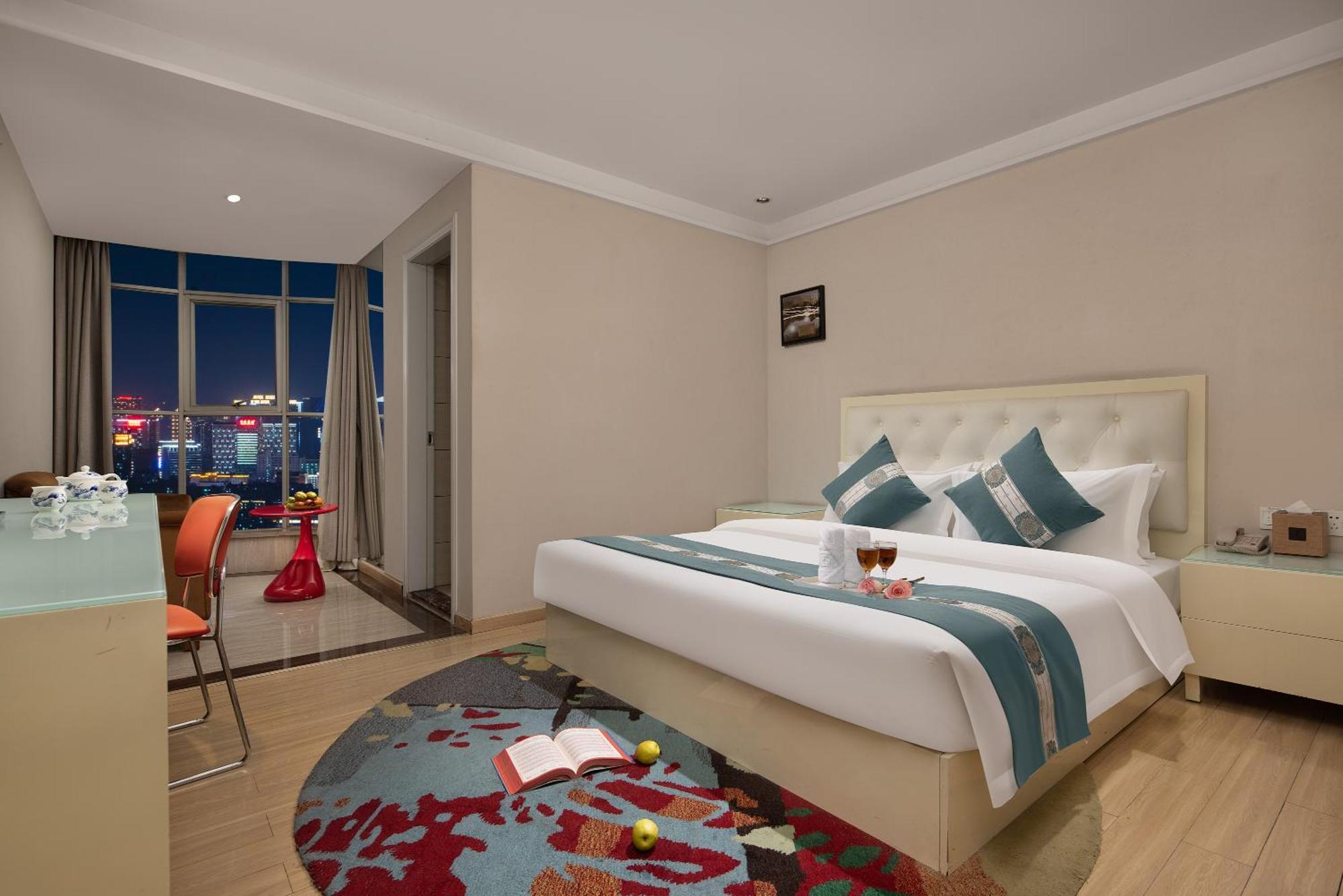 Kaiserdom Baiyun Airport-24-hour Airport-free Shuttle Bus Hotel 2*