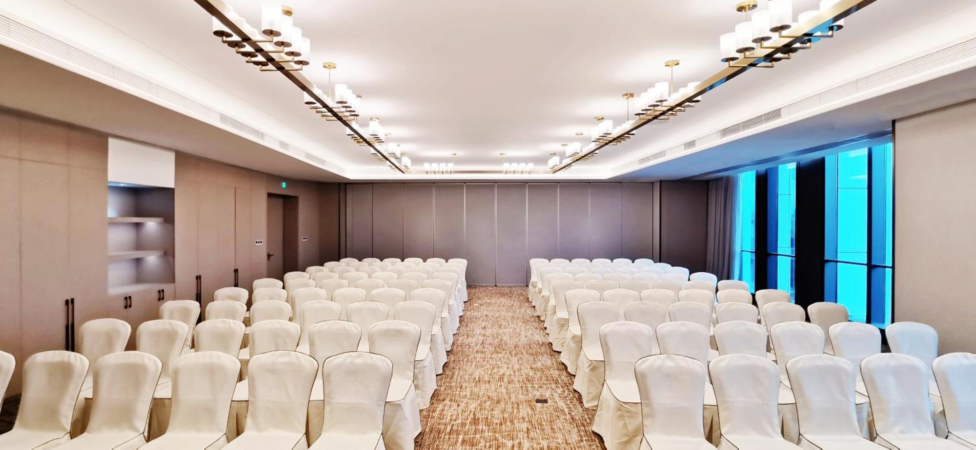 Pazhou Ln Dongfang Hotel-free Shuttle Bus To The Pazhou Convention Complex During Fair Period 4*
