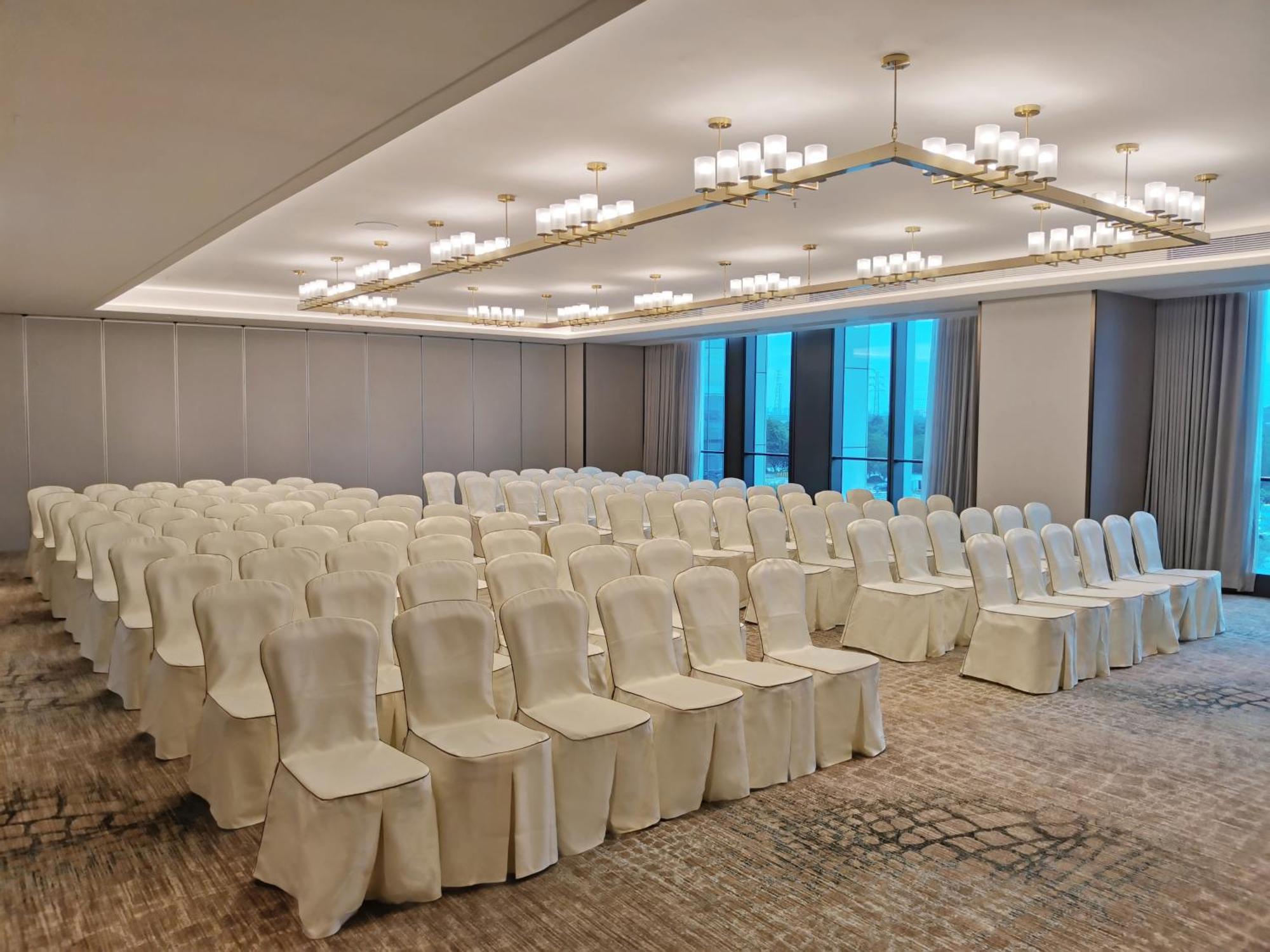 Pazhou Ln Dongfang Hotel-free Shuttle Bus To The Pazhou Convention Complex During Fair Period 4*