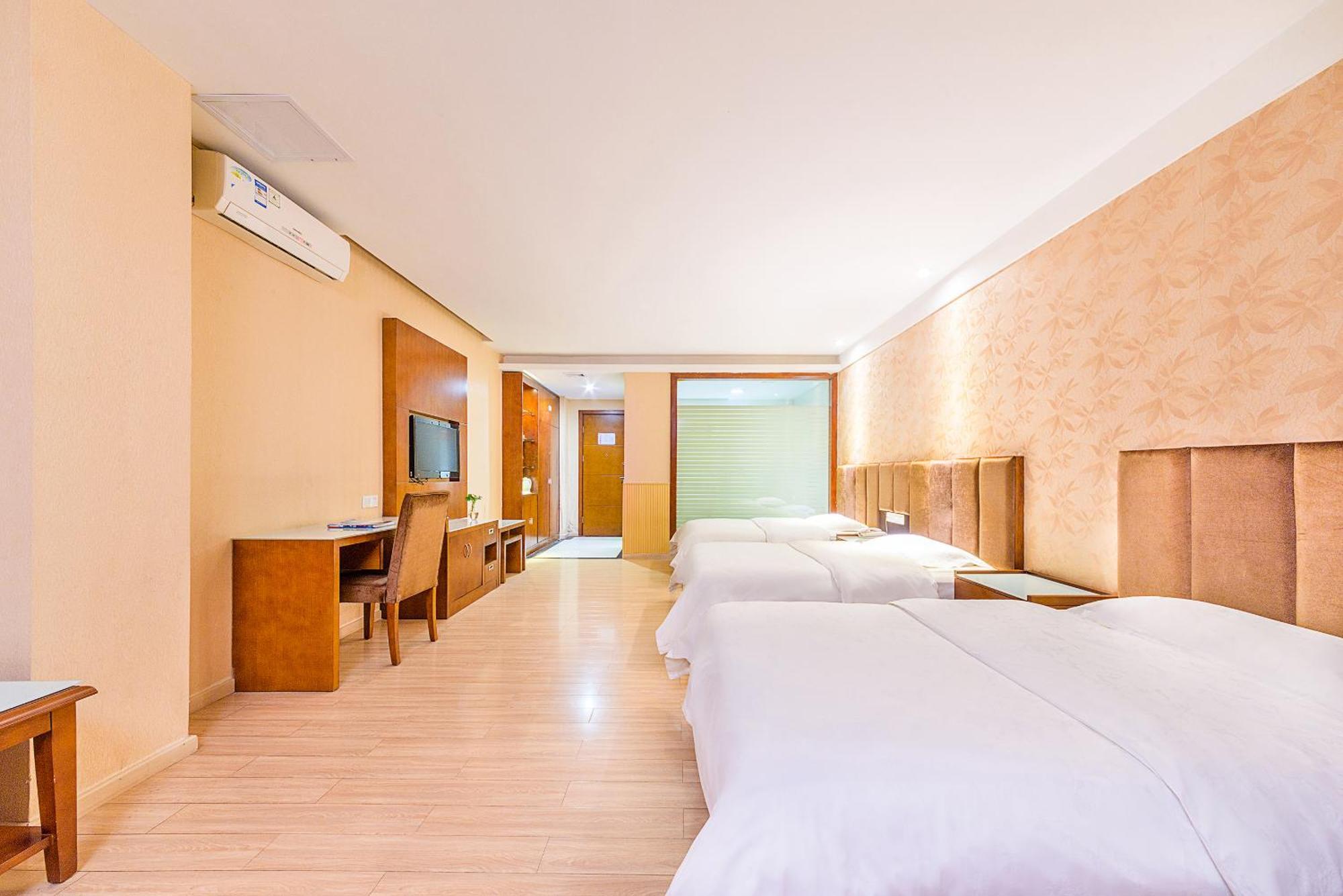 Kaiserdom Baiyun Airport-24-hour Airport-free Shuttle Bus Hotel 2*