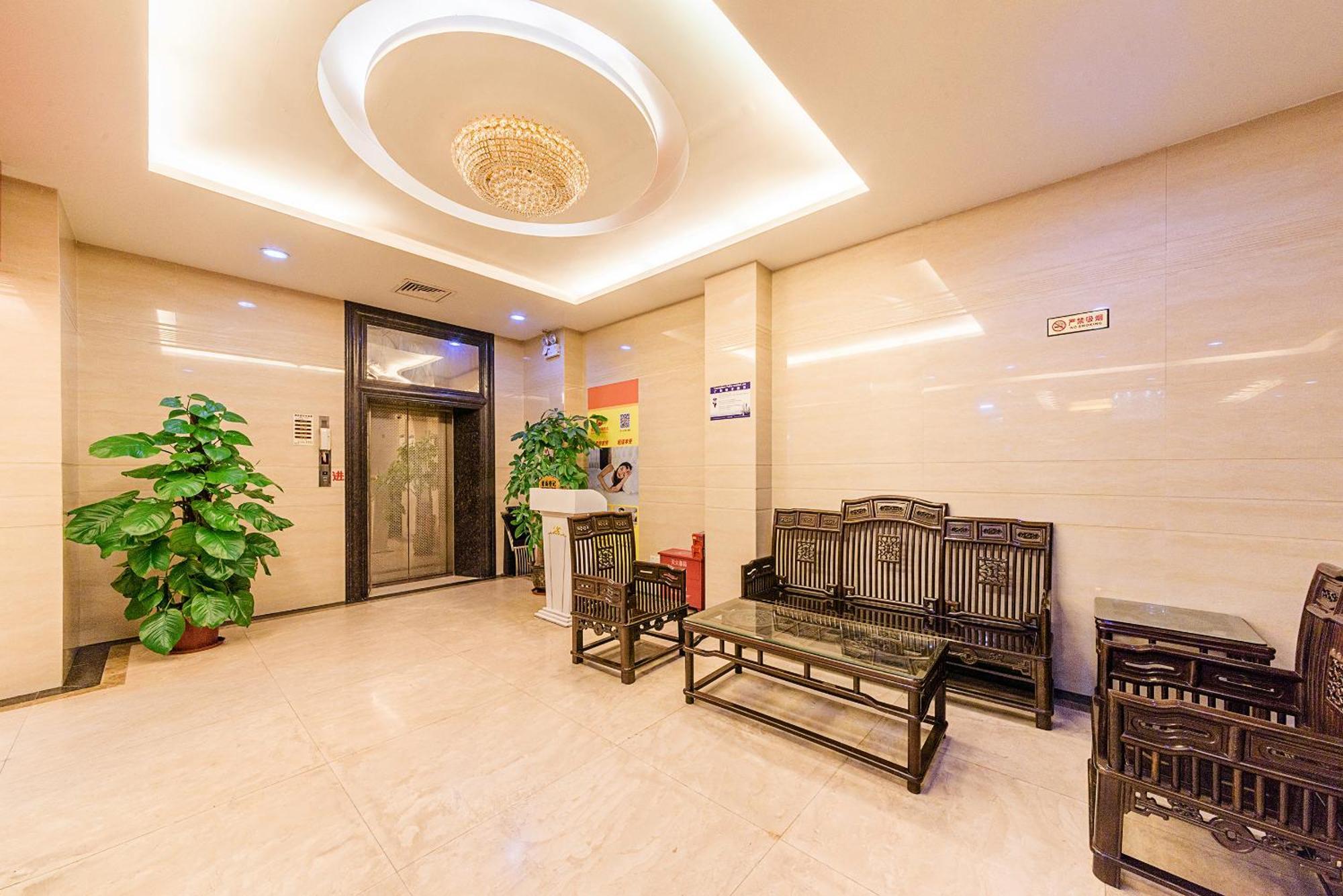 Kaiserdom Baiyun Airport-24-hour Airport-free Shuttle Bus Hotel 2*