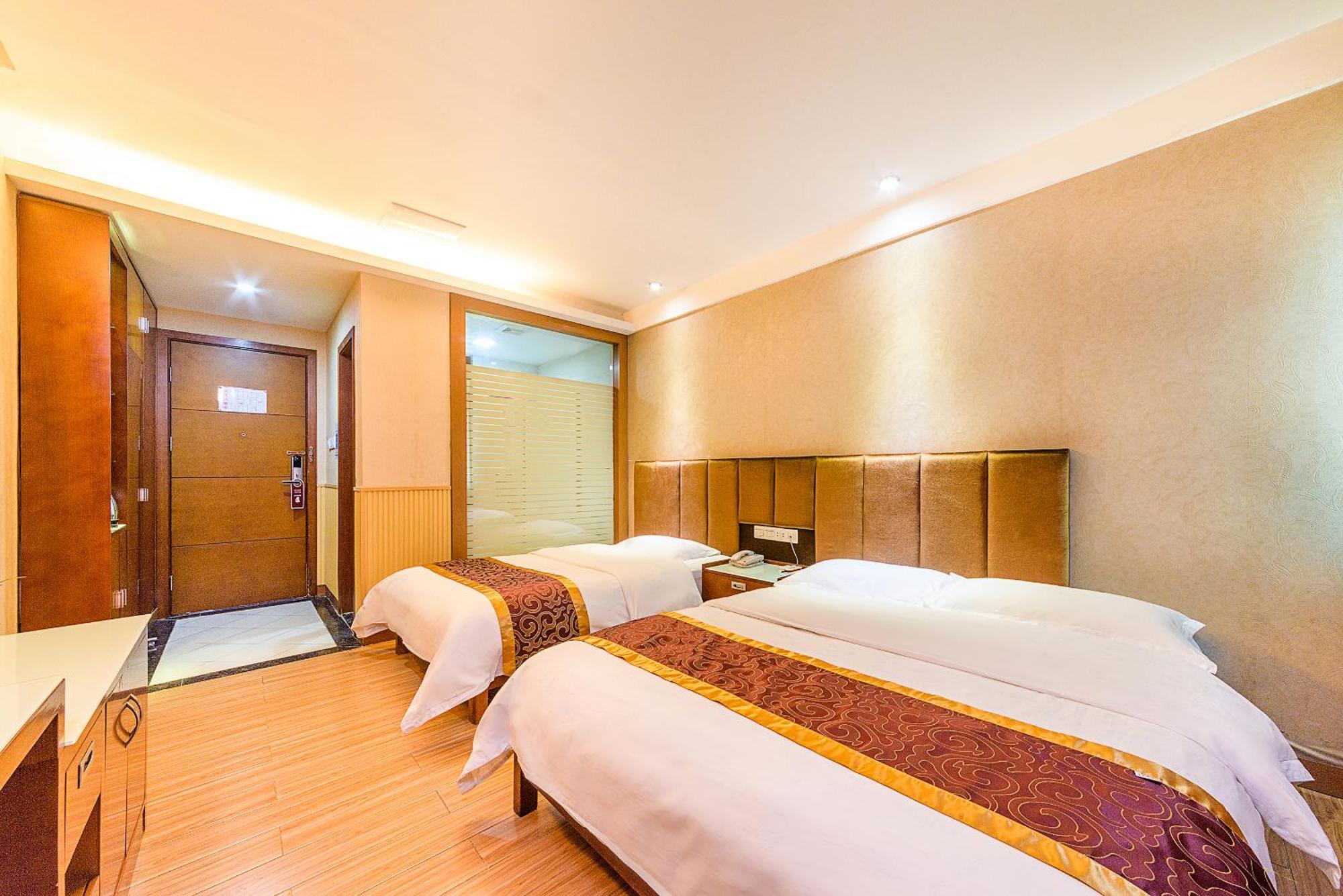 Kaiserdom Baiyun Airport-24-hour Airport-free Shuttle Bus 2* Guangzhou
