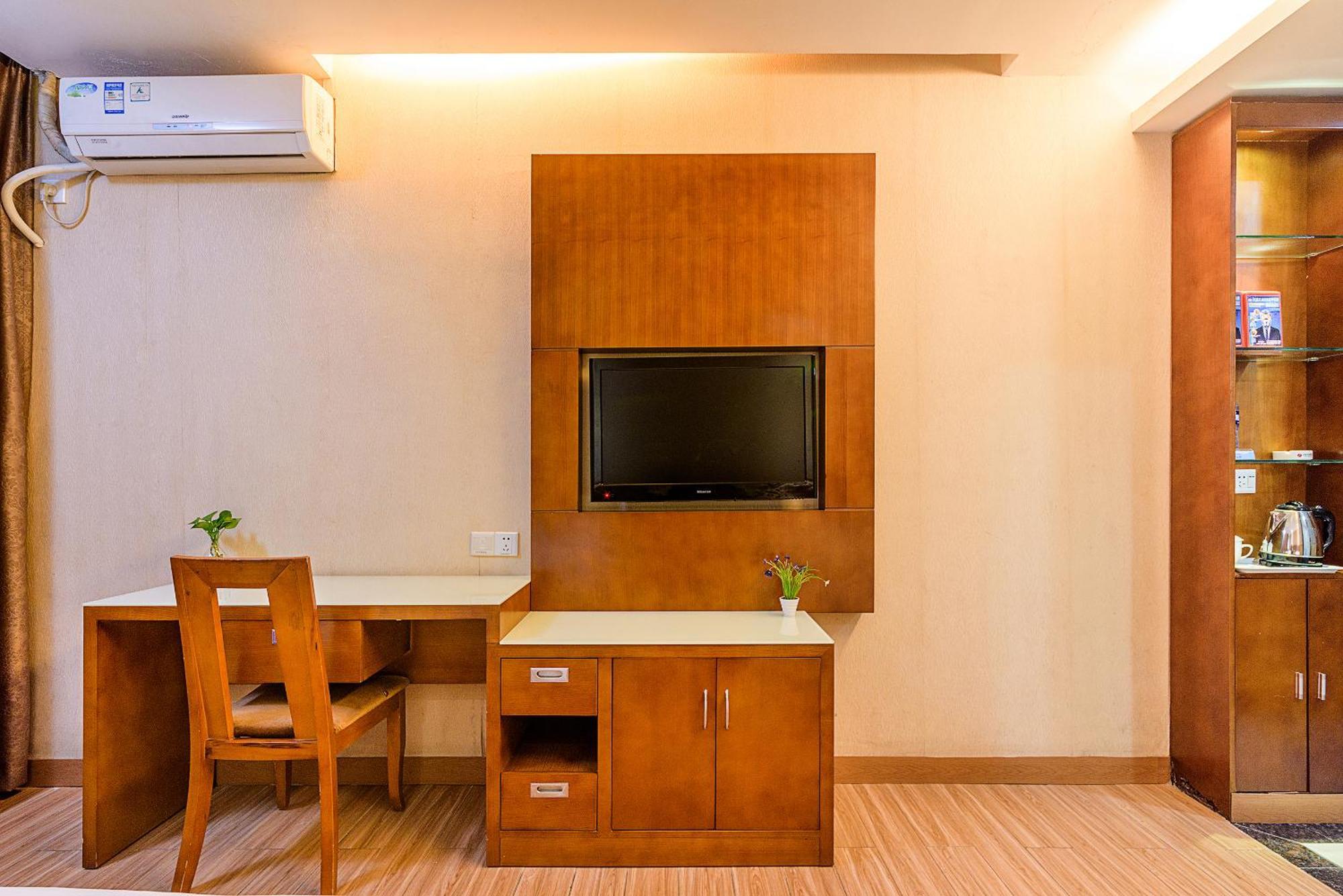 Kaiserdom Baiyun Airport-24-hour Airport-free Shuttle Bus 2*