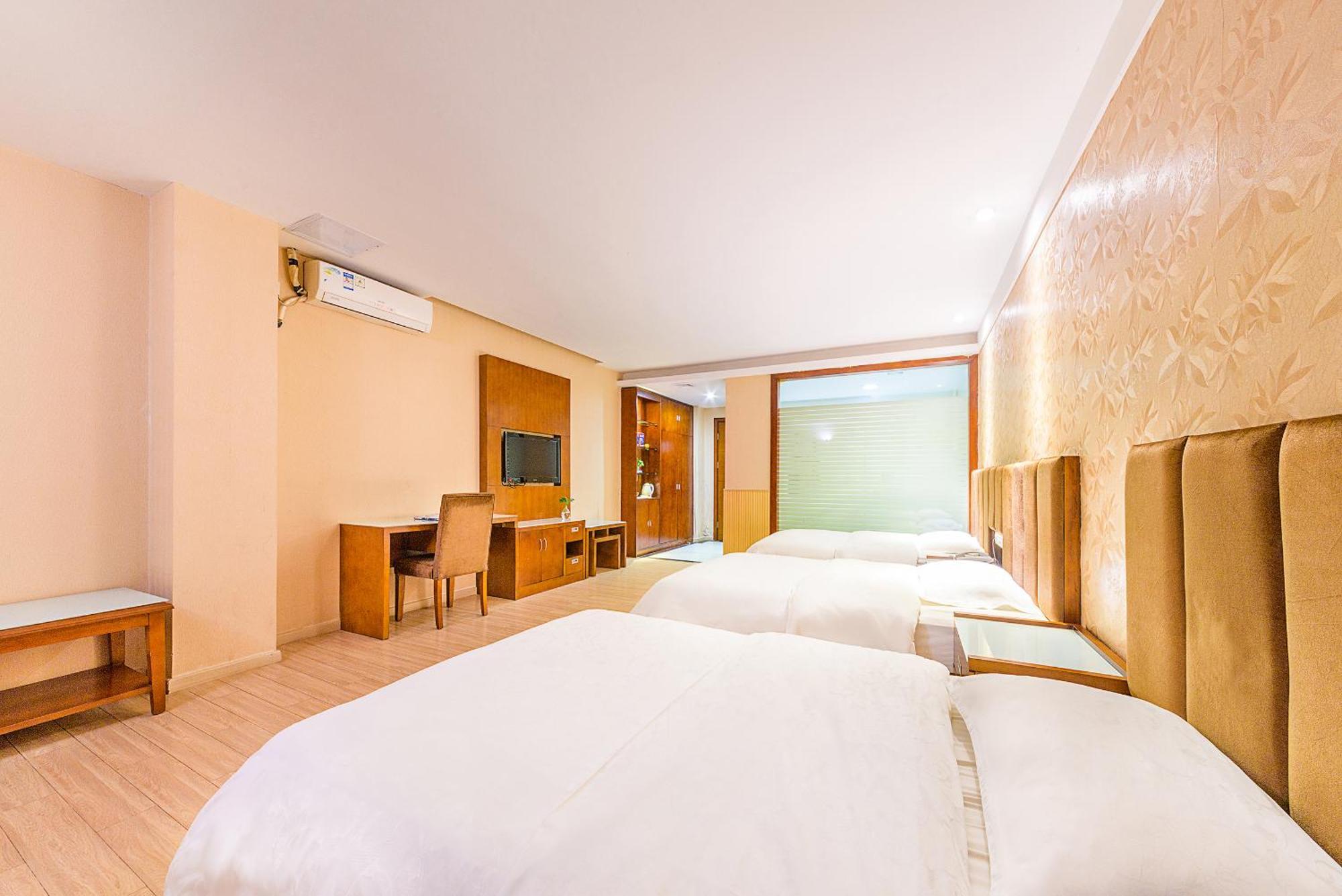 Hotel Kaiserdom Baiyun Airport-24-hour Airport-free Shuttle Bus