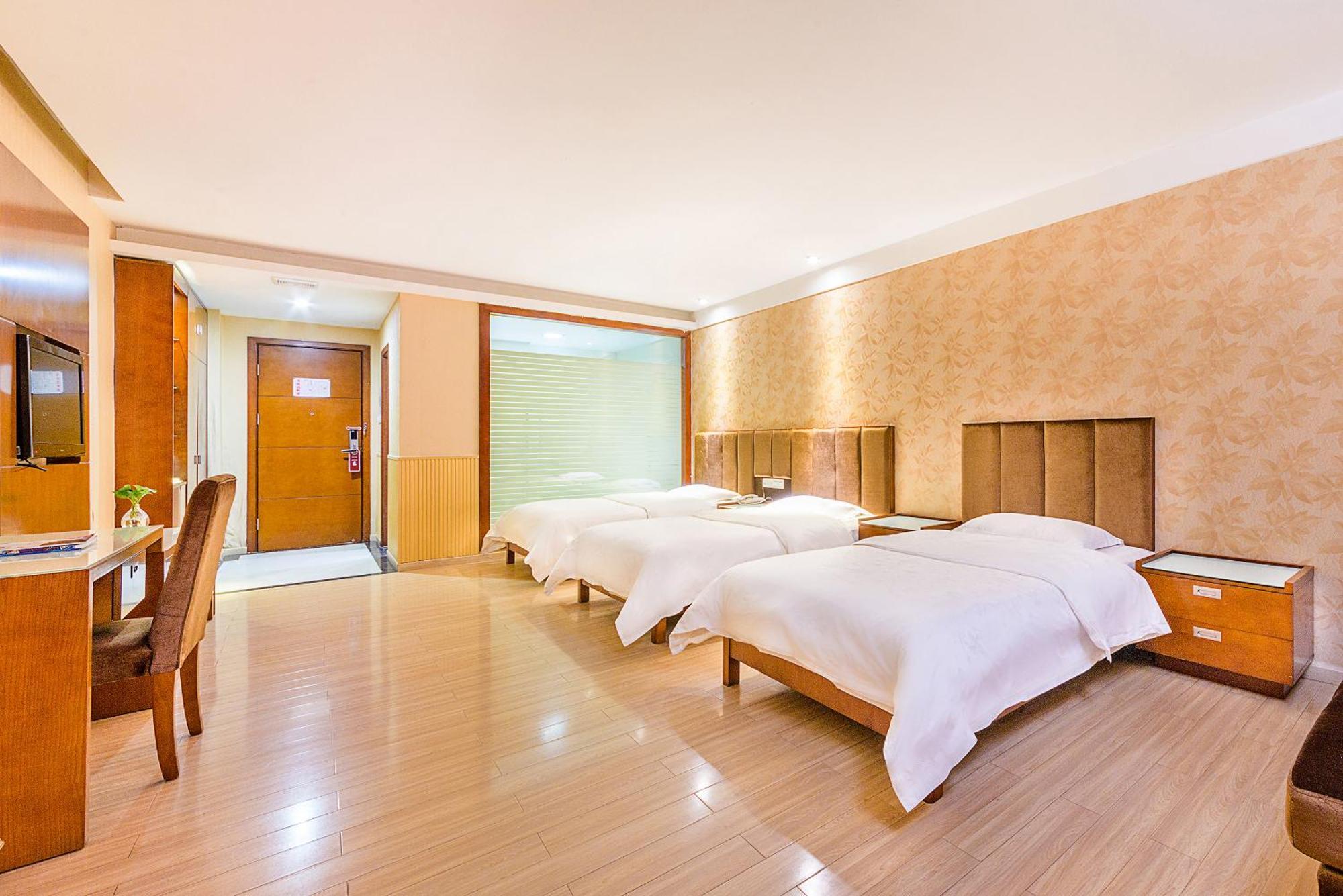 Kaiserdom Baiyun Airport-24-hour Airport-free Shuttle Bus Hotel 2*