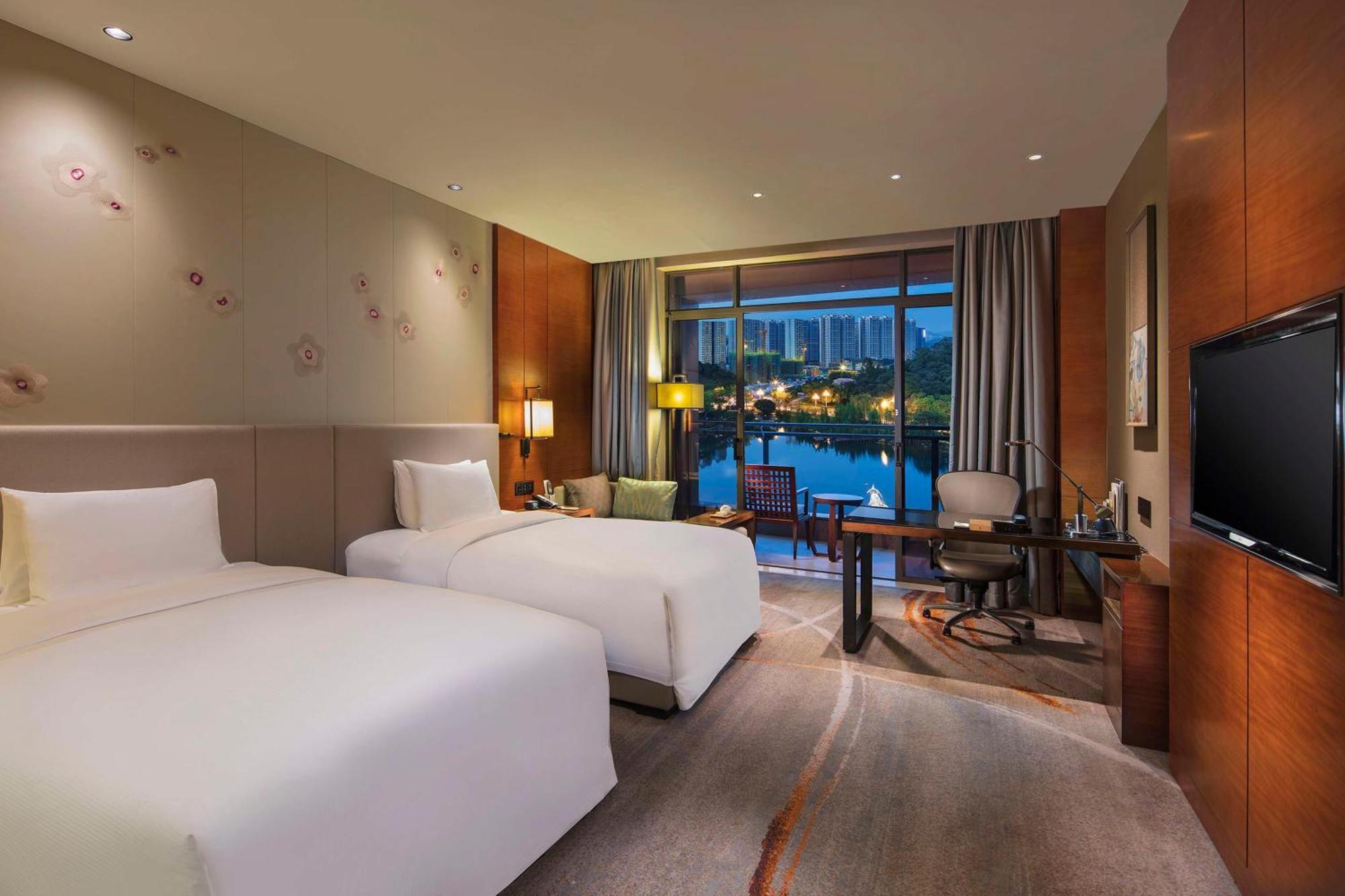 Hotel Doubletree By Hilton Science City-free Shuttle Bus Service During Fair Period