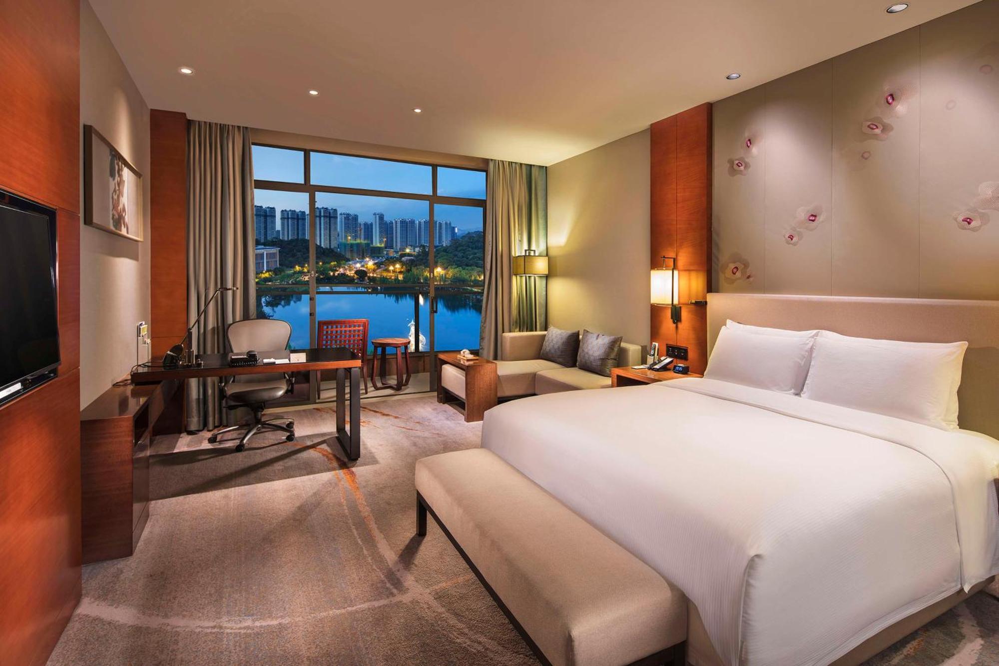 Doubletree By Hilton Science City-free Shuttle Bus Service During Fair Period Hotel Canton