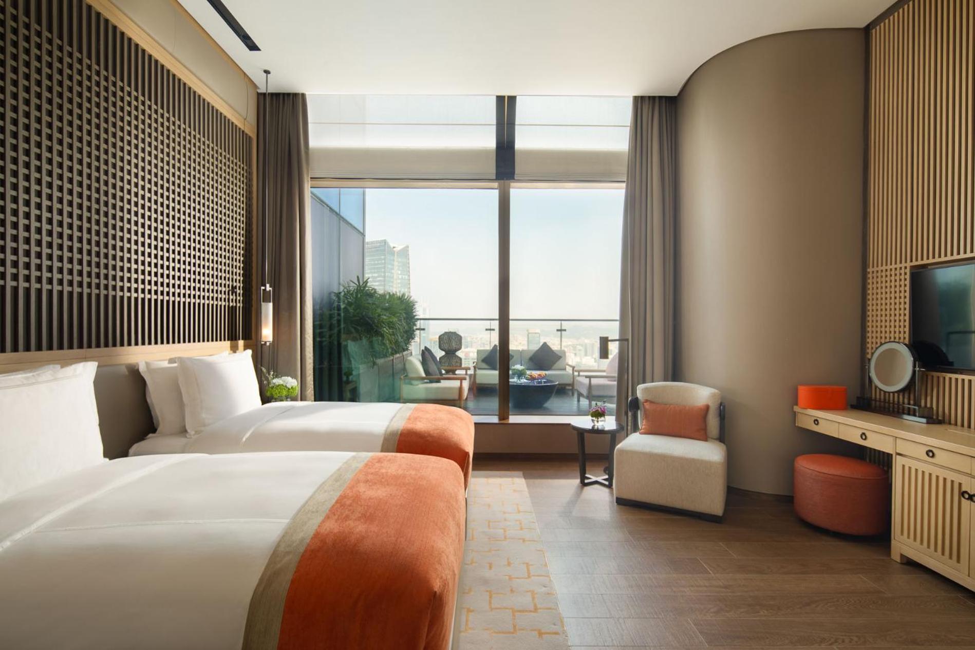 Jumeirah Guangzhou-complimentary Shuttle Bus To Fair Complex 5*