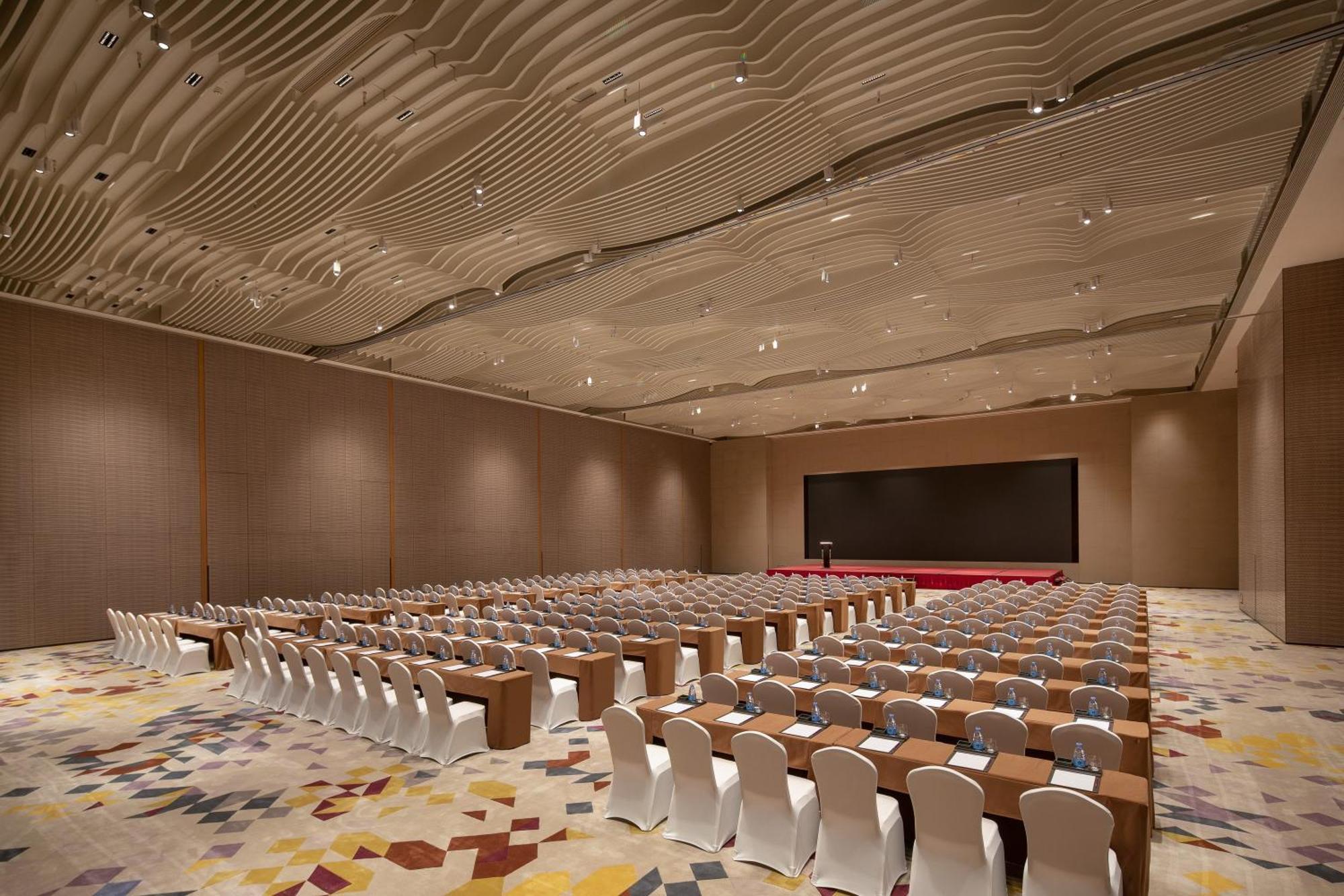 Hotel Crowne Plaza Foshan Nanhai - An Ihg -free Fair Shuttle Bus &live Music Performance