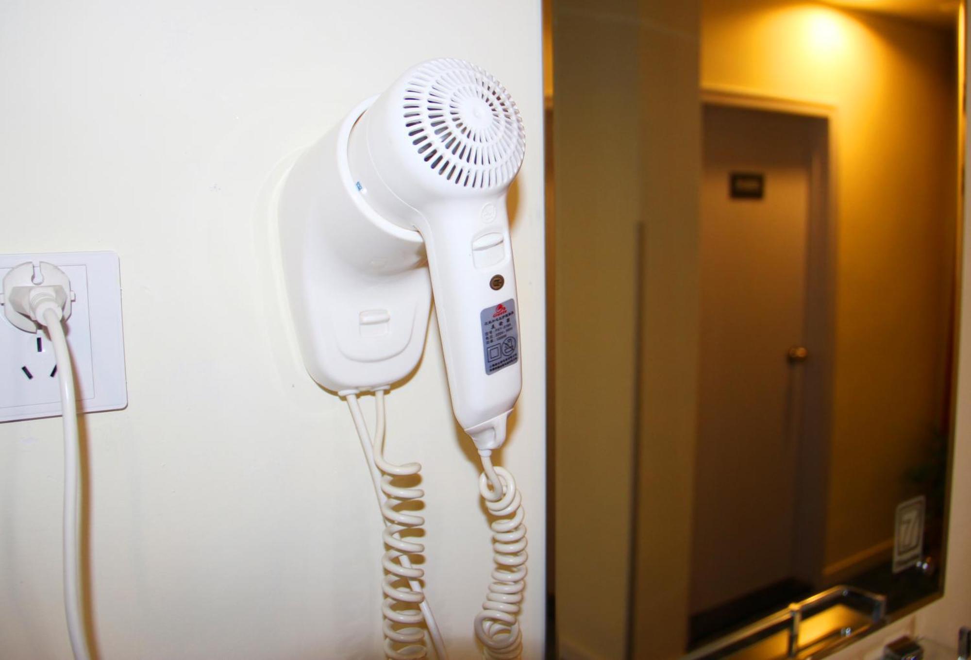 Hotel 7days South Railway Station Huijiang Subway Station 2*