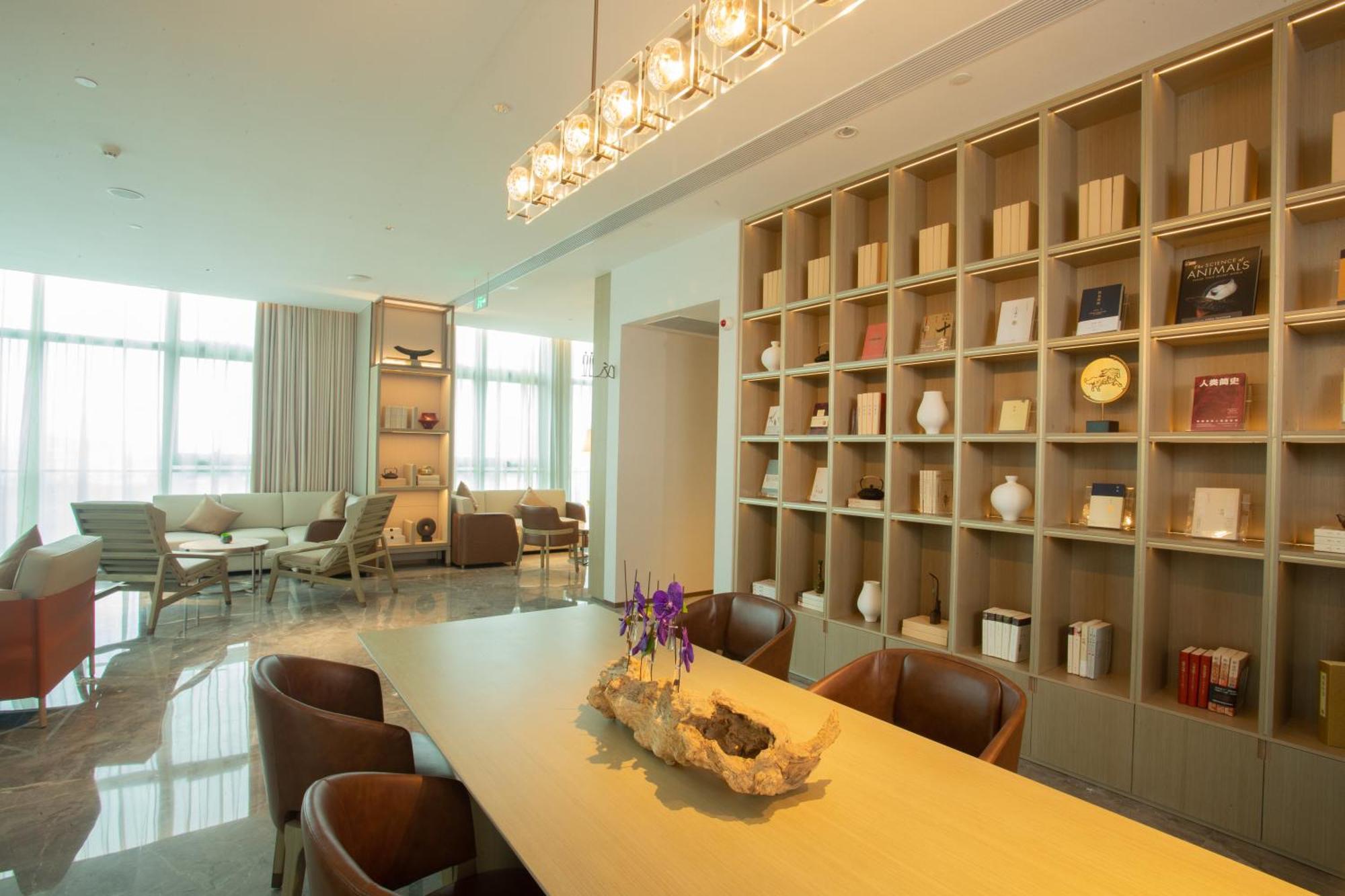 Hotel Pazhou Ln Dongfang Hotel-free Shuttle Bus To The Pazhou Convention Complex During Fair Period 4*