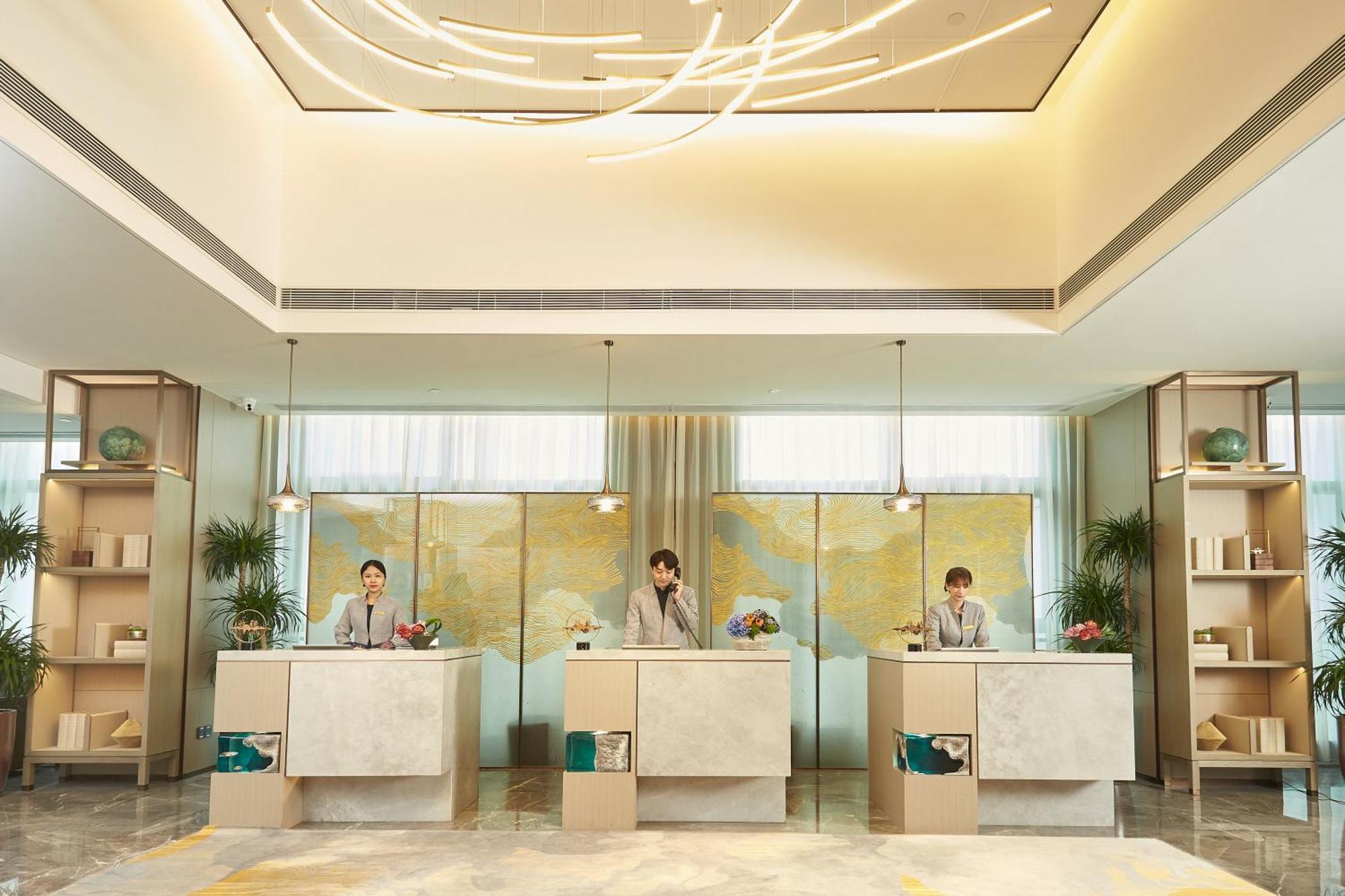 Pazhou Ln Dongfang Hotel-free Shuttle Bus To The Pazhou Convention Complex During Fair Period Canton