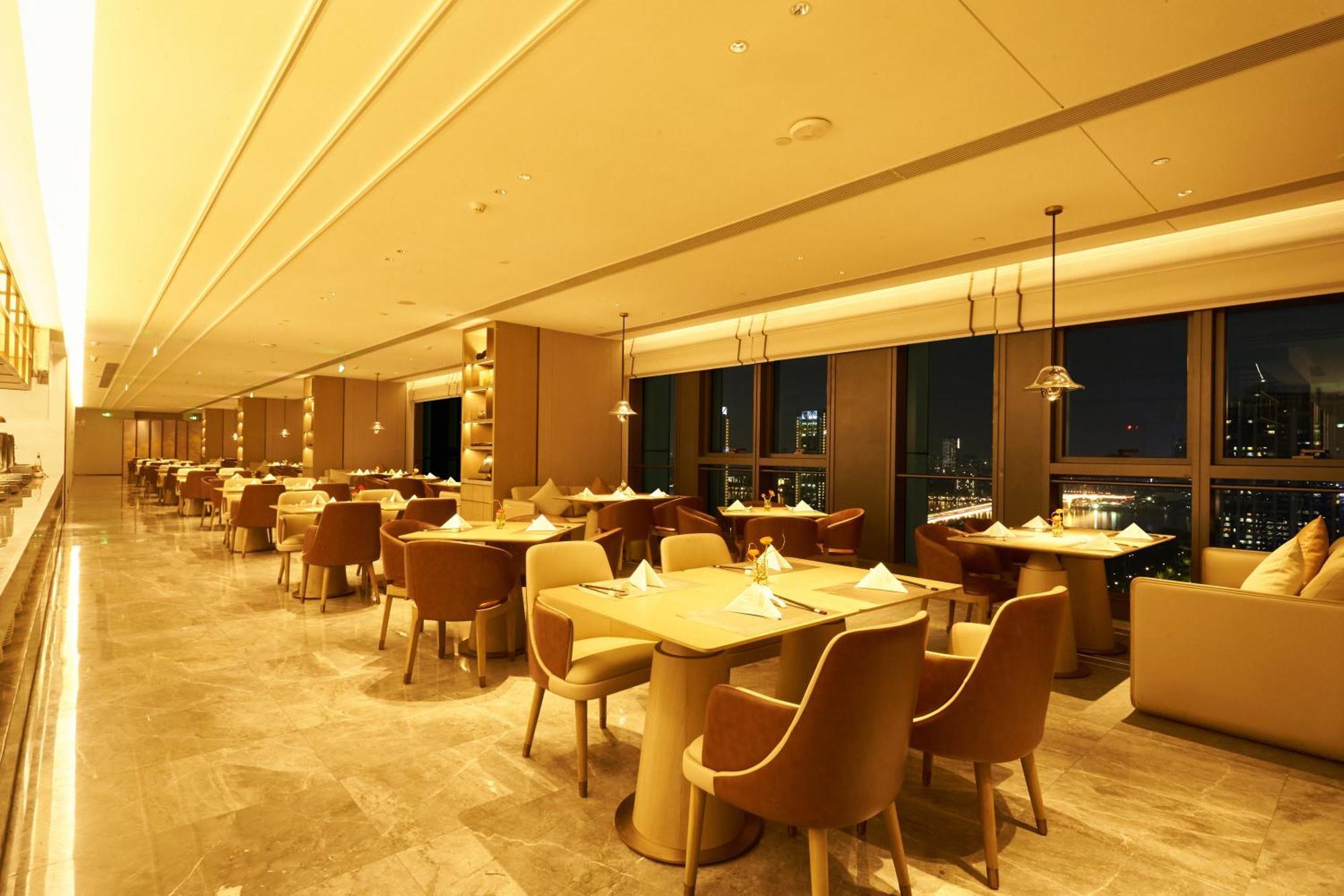 Pazhou Ln Dongfang Hotel-free Shuttle Bus To The Pazhou Convention Complex During Fair Period