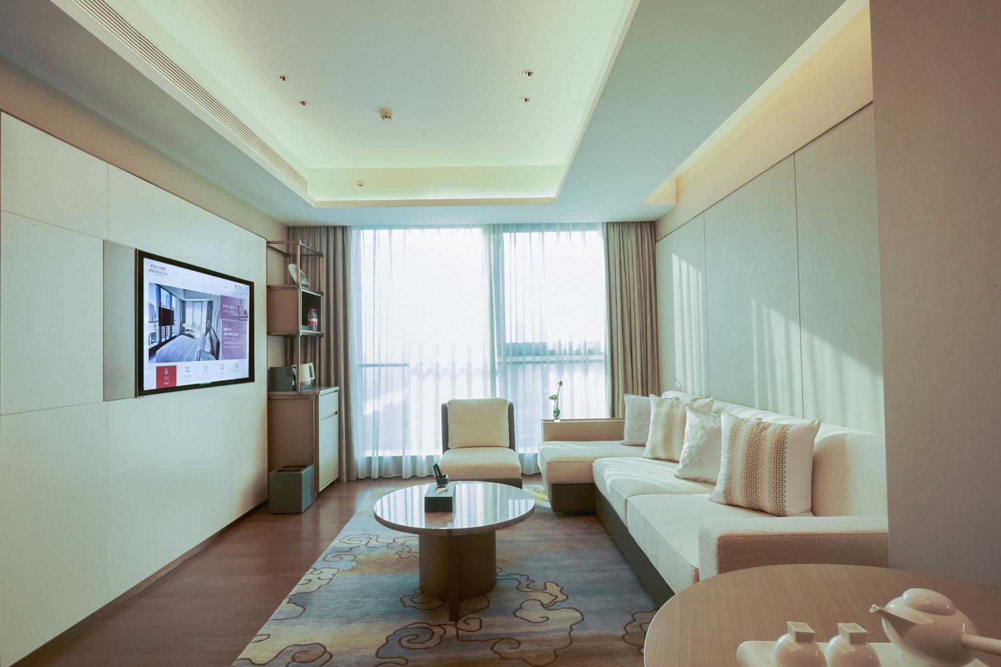 Hotel Pazhou Ln Dongfang Hotel-free Shuttle Bus To The Pazhou Convention Complex During Fair Period Canton