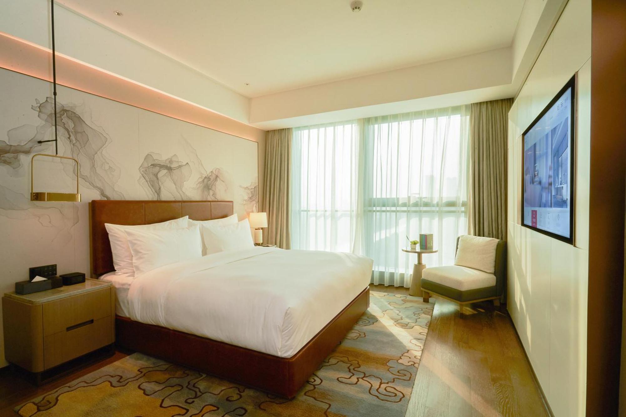 Pazhou Ln Dongfang Hotel-free Shuttle Bus To The Pazhou Convention Complex During Fair Period Canton