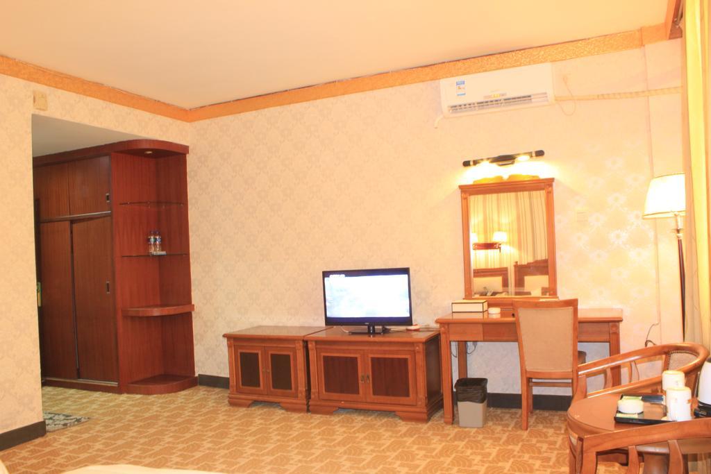 Hotel Super 8 Hotel Guangzhou Baiyun Airport Subway Station Inn