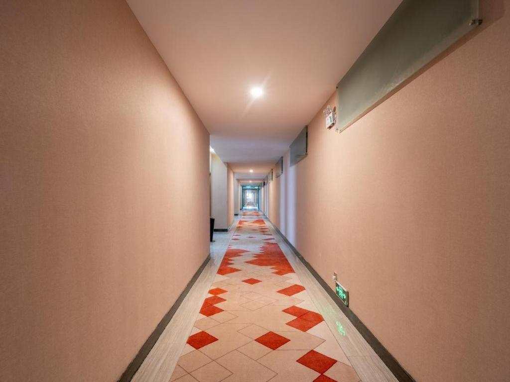 Borrman Xinshi Baixin Plaza Qifu Road Hotel 3*