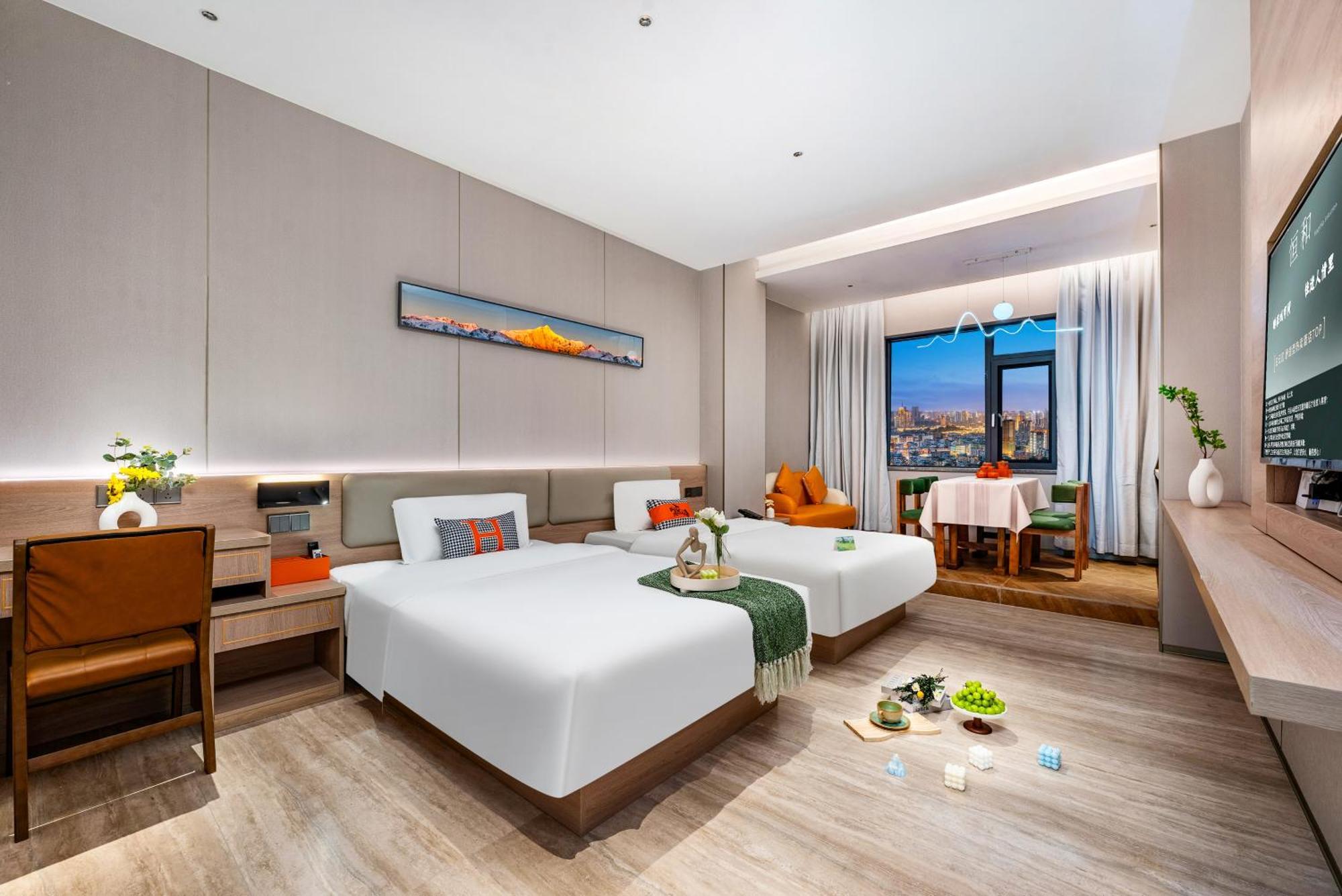 Henghe Selected S Design Hotel - Flagship Store Of Guangzhou Baiyun Railway Station International Convention Center--Reputation Preferred 4*