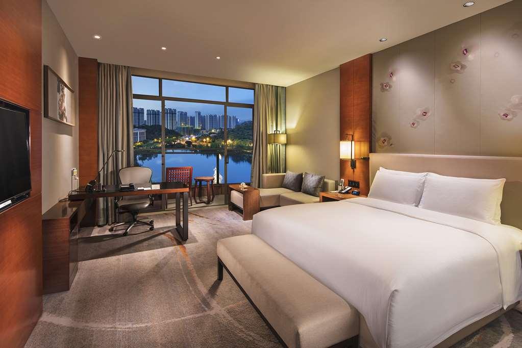 Hotel Doubletree By Hilton Science City-free Shuttle Bus Service During Fair Period Canton