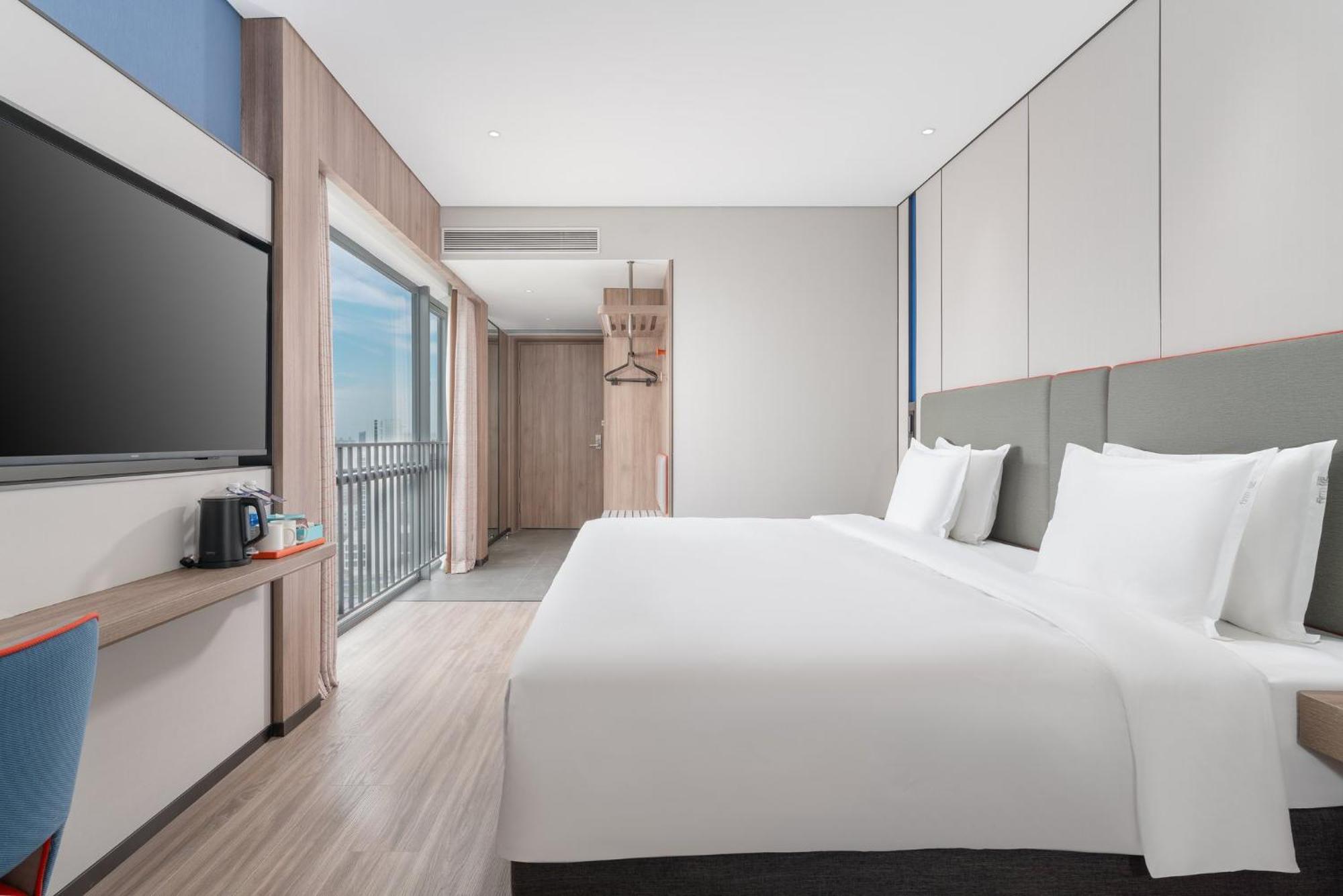 Hotel Express Panyu Dashi By Ihg 4*