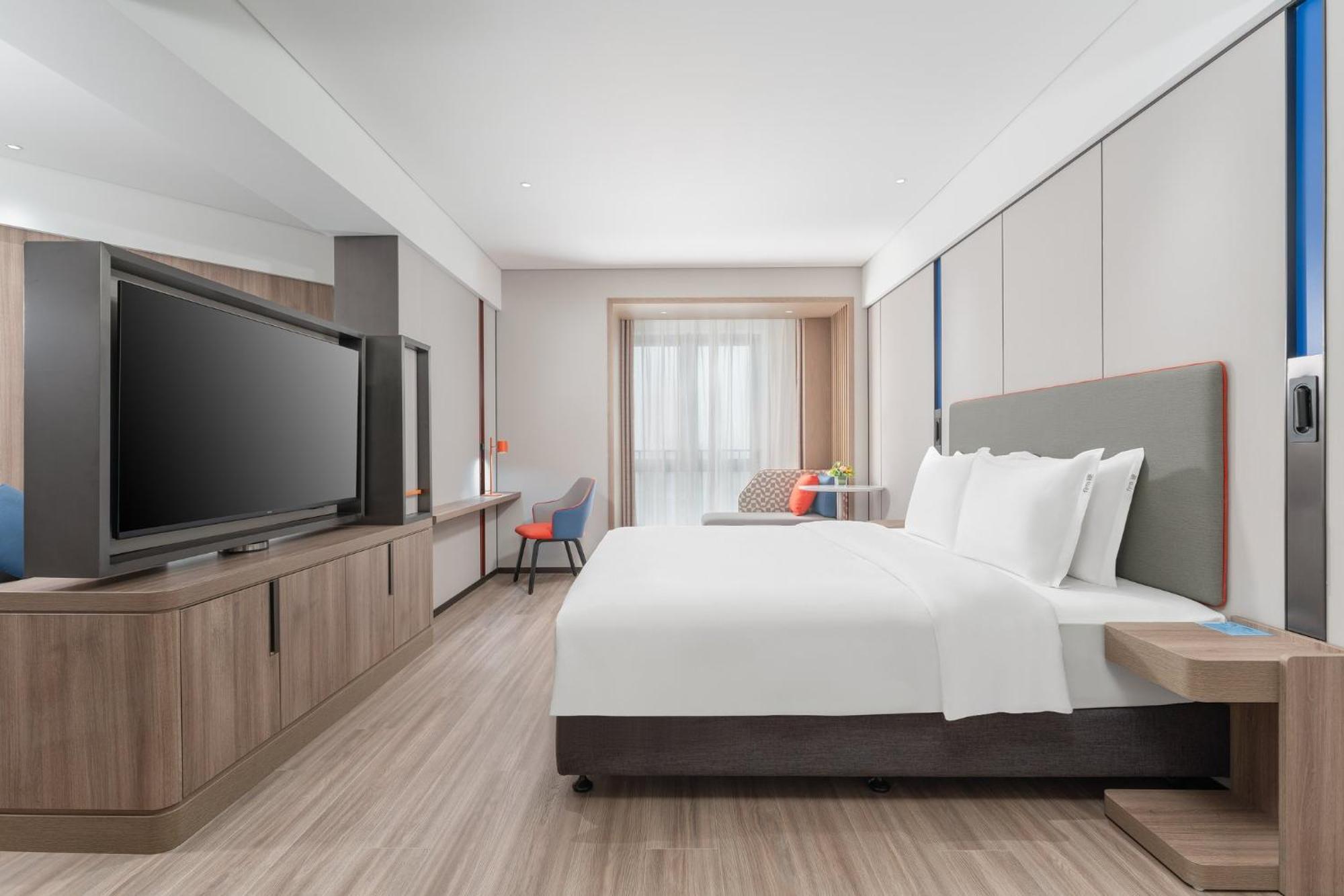 Hotel Express Panyu Dashi By Ihg 4*