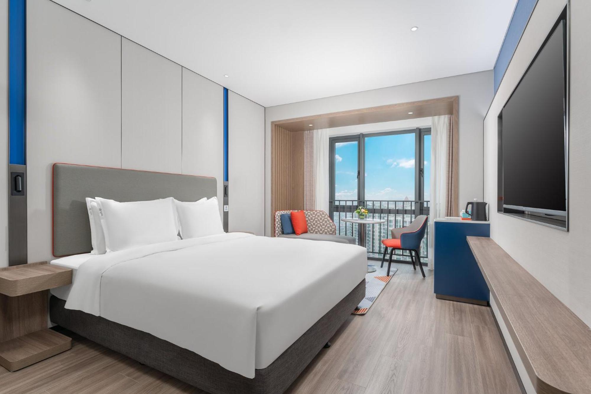 Hotel Express Panyu Dashi By Ihg 4*