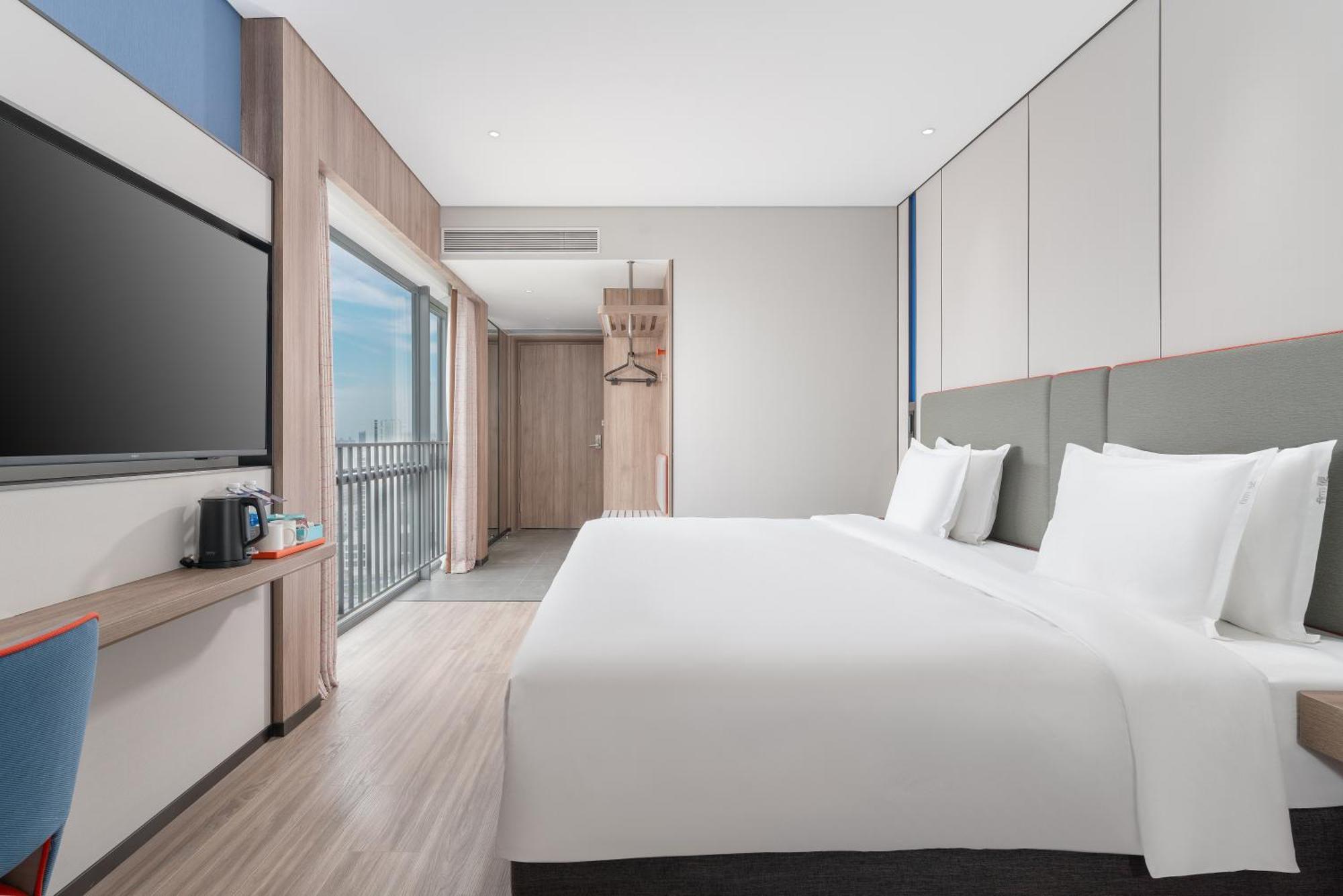 Hotel Express Panyu Dashi By Ihg 4*