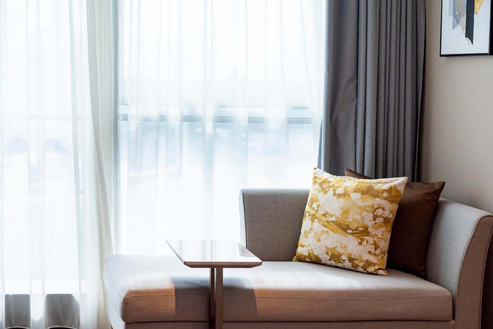 Hotel Pazhou Ln Dongfang Hotel-free Shuttle Bus To The Pazhou Convention Complex During Fair Period