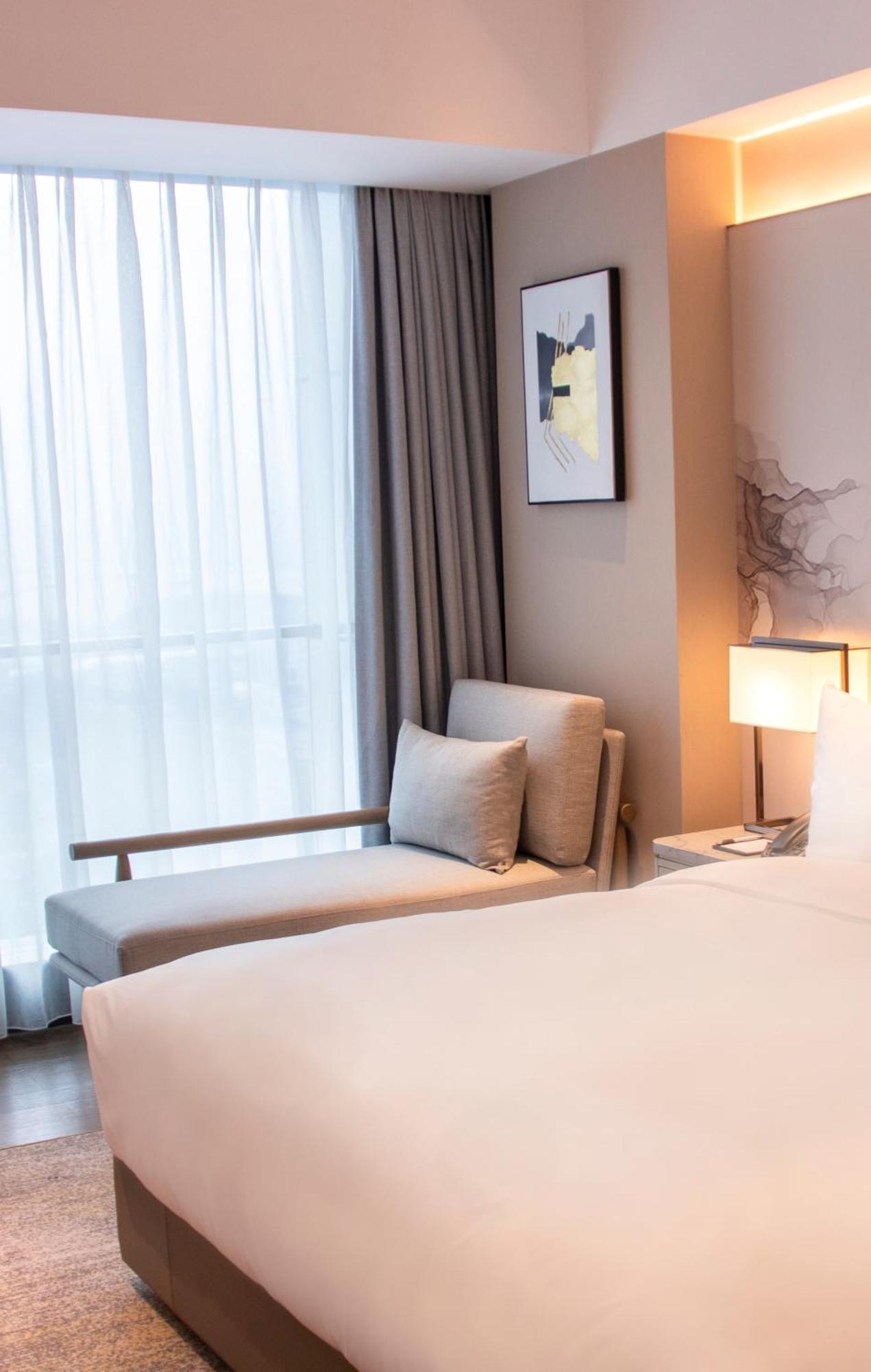 Pazhou Ln Dongfang Hotel-free Shuttle Bus To The Pazhou Convention Complex During Fair Period Hotel 4*