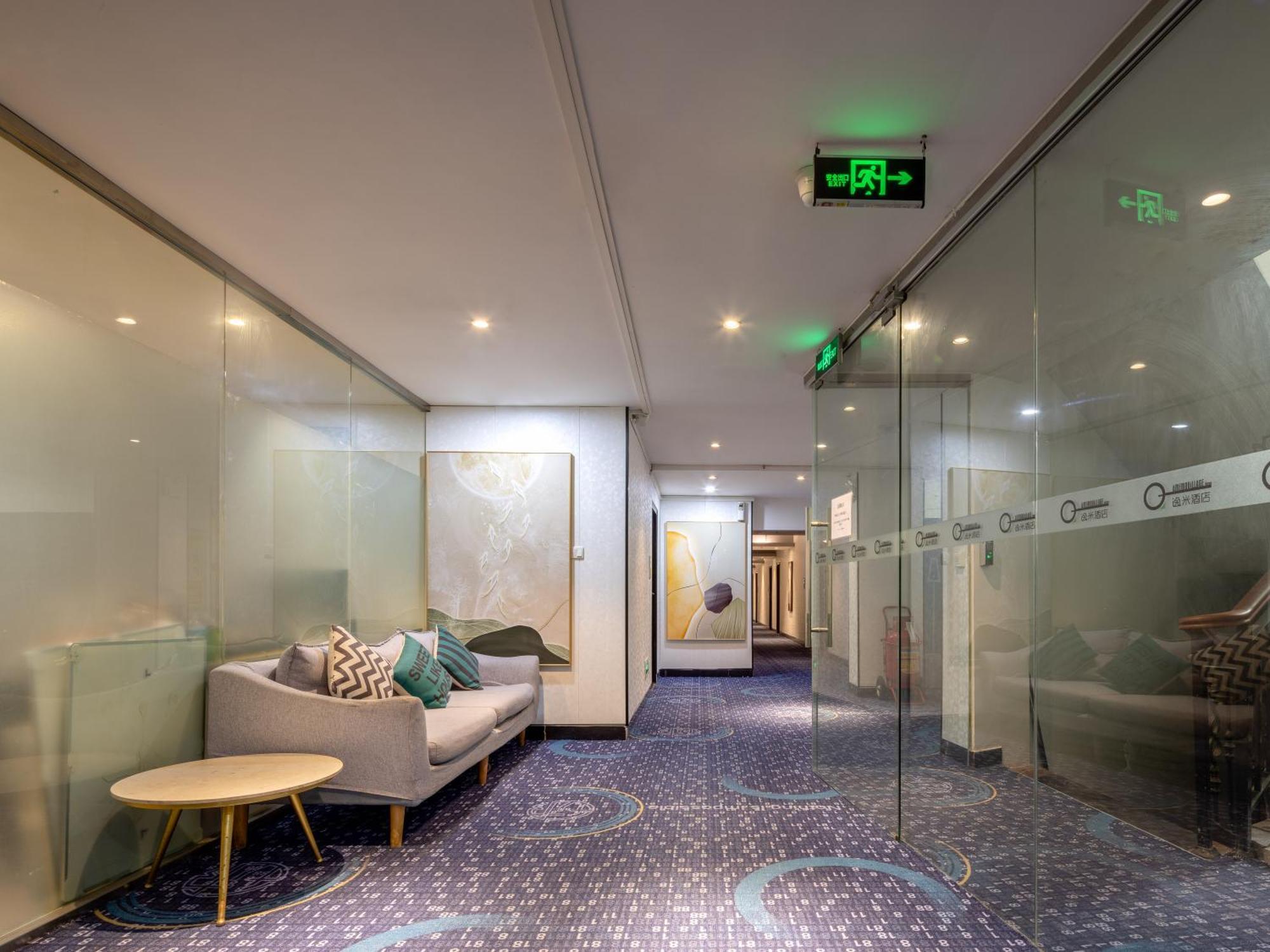 Hotel Yimi Sanyuanli Subway Station Jinlong Tengfei Fashion Guangzhou
