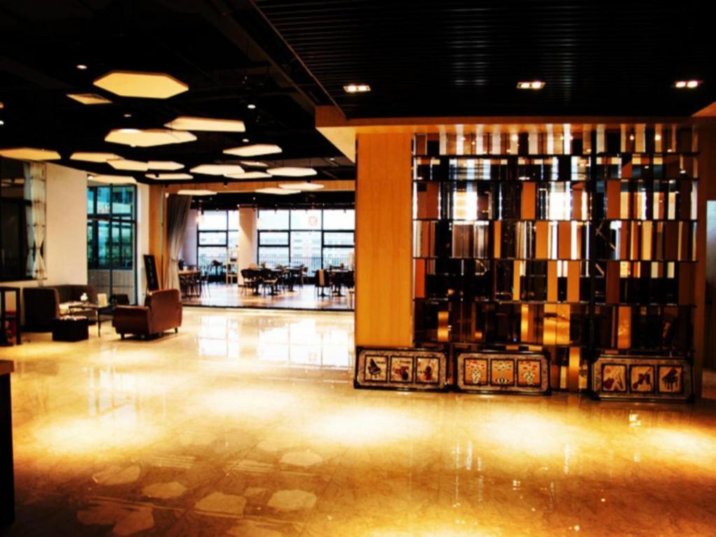 J Town Hotel 3*