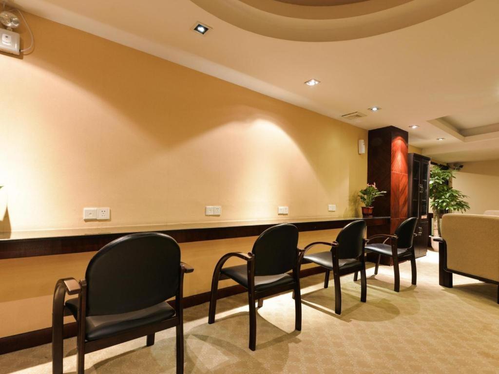 Hotel New Pearl River 4*