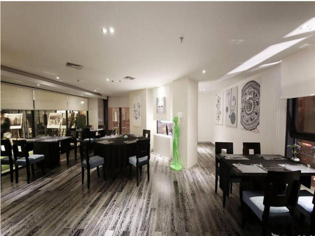 Poly Hotel, 3*
