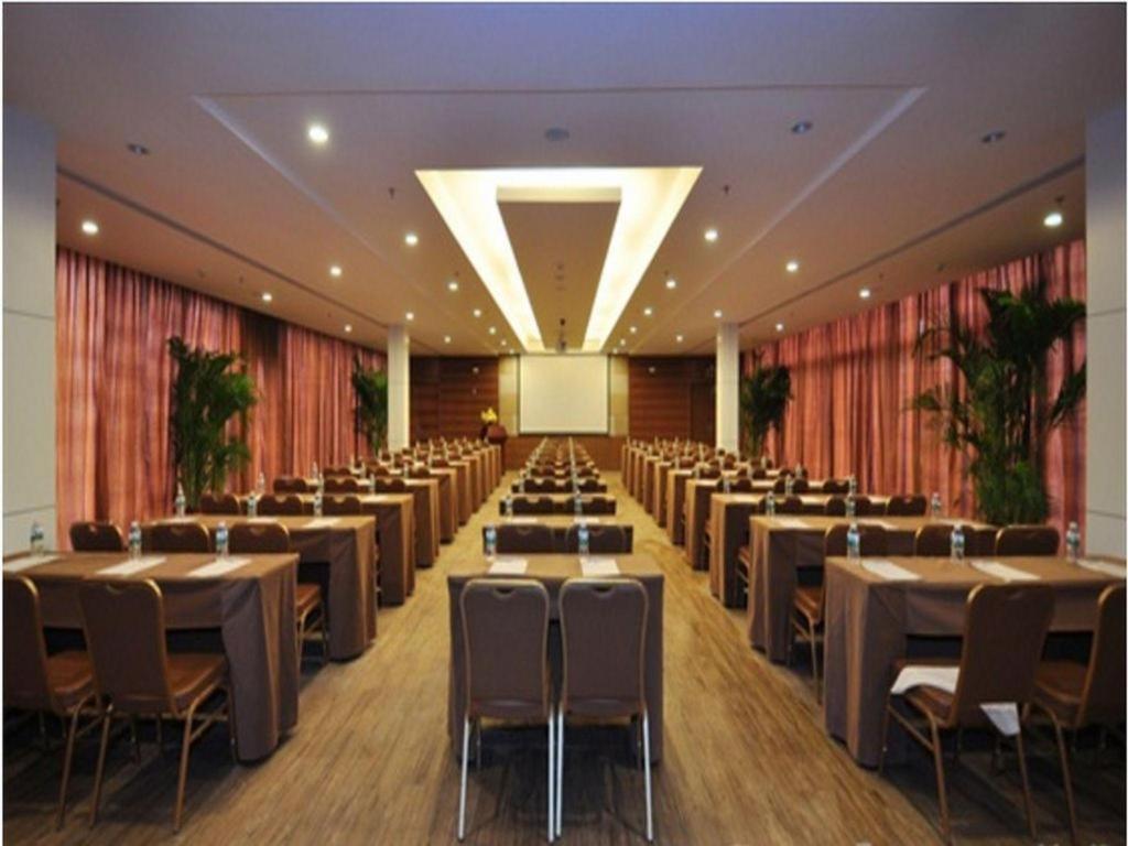 Poly Hotel, Hotel 3*