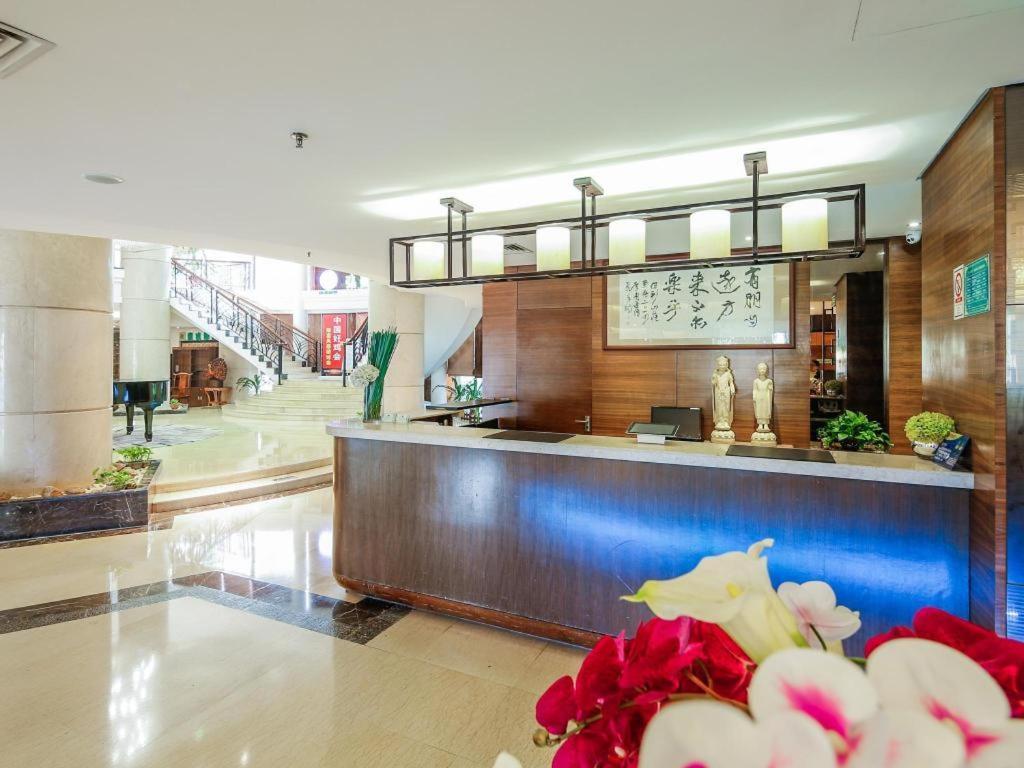 Poly Hotel, Hotel