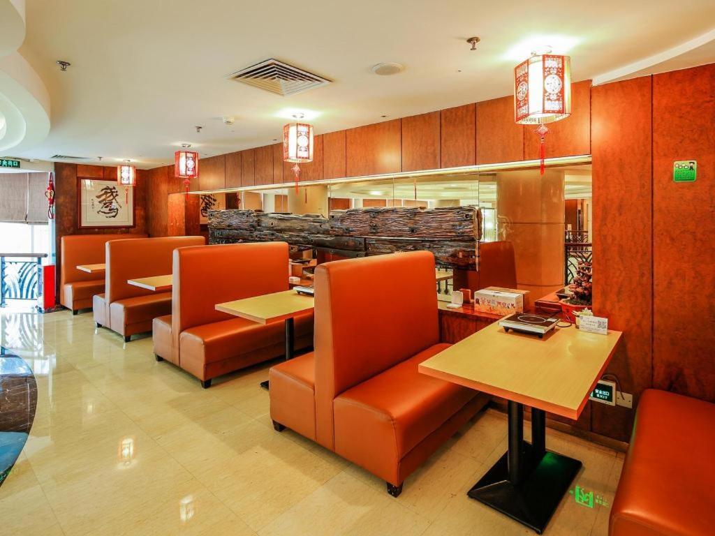Hotel Poly Hotel,