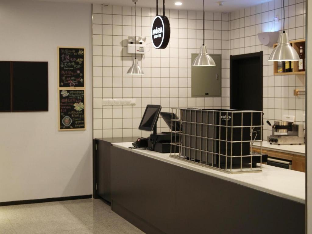 Lavande Pazhou Branch Hotel 4*
