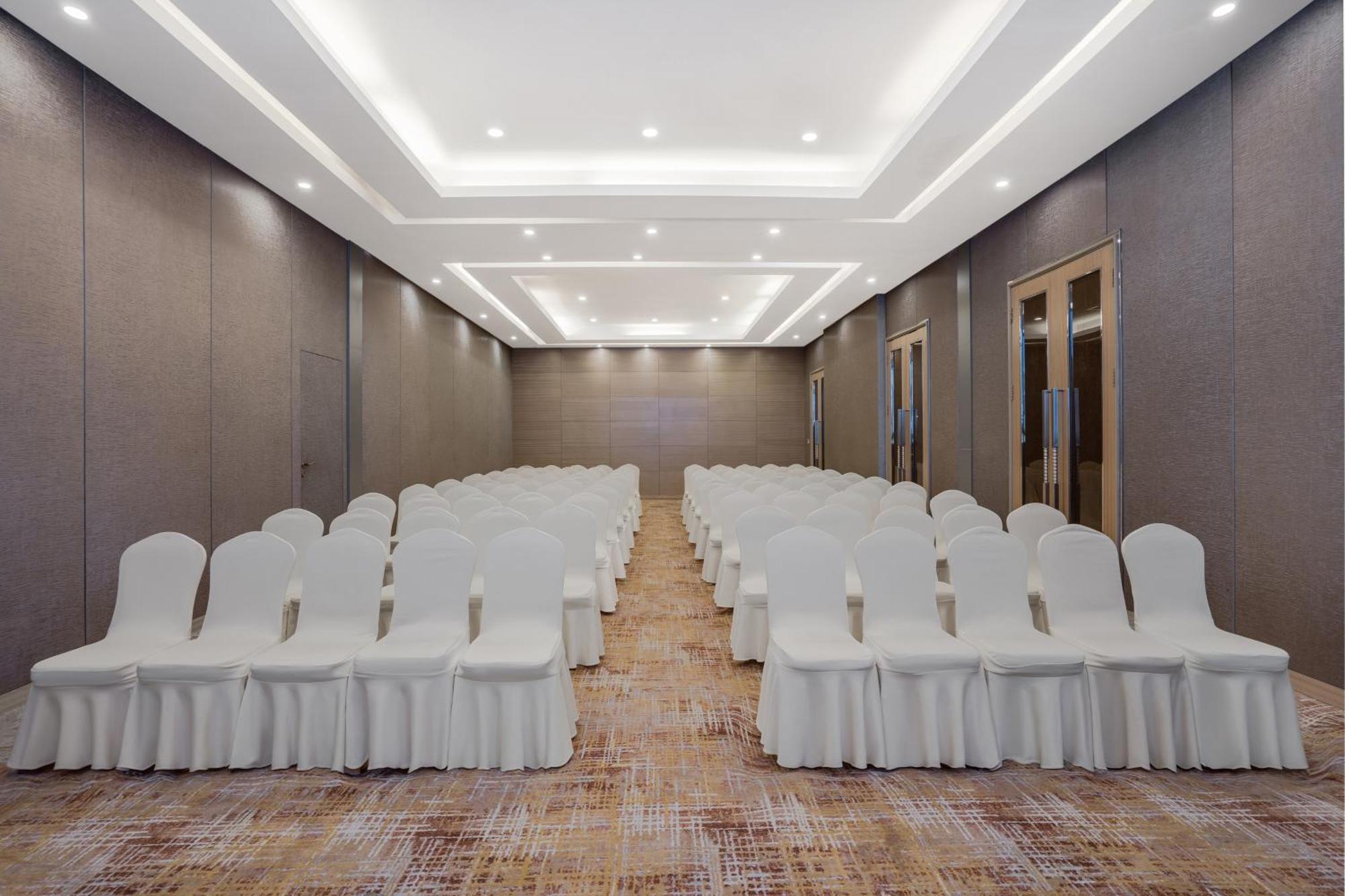 Hotel Pearl River International - Canmetro Line 11 Yijing Lu Station Canton