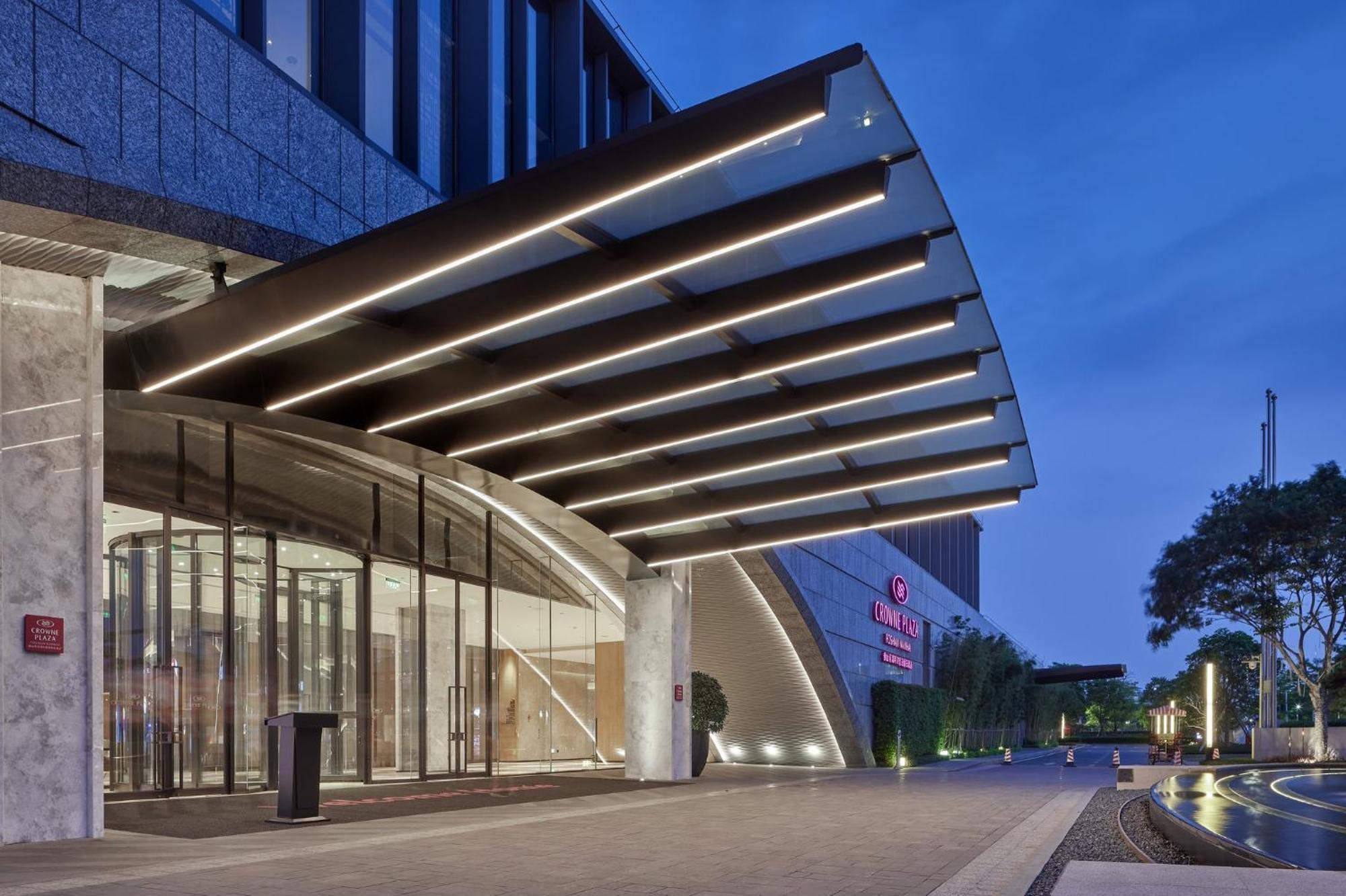 Crowne Plaza Foshan Nanhai - An Ihg -free Fair Shuttle Bus &live Music Performance 5*
