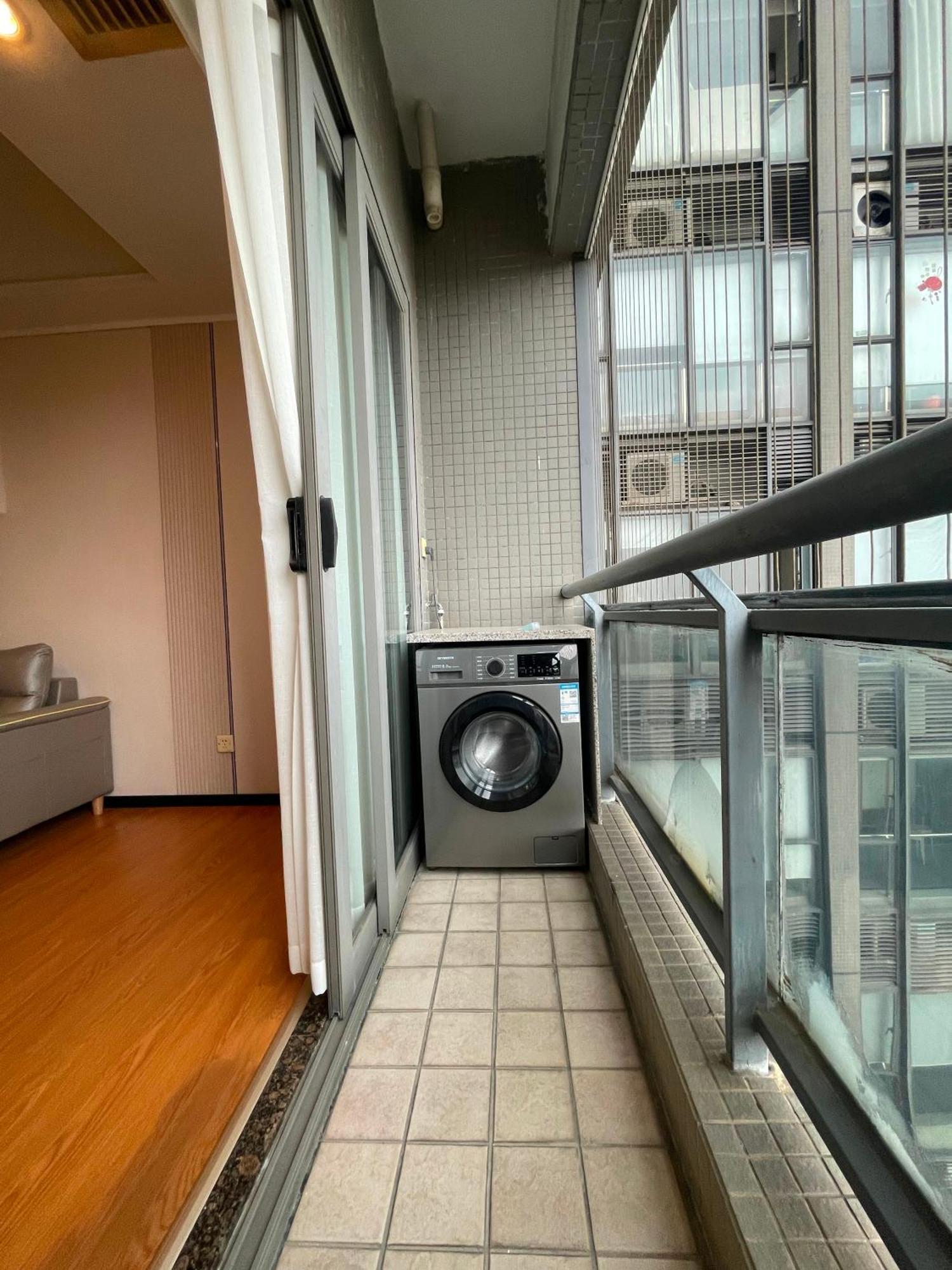 Yinfeng North Station Branch, Huacheng Road Subway Station Branch 3* Guangzhou