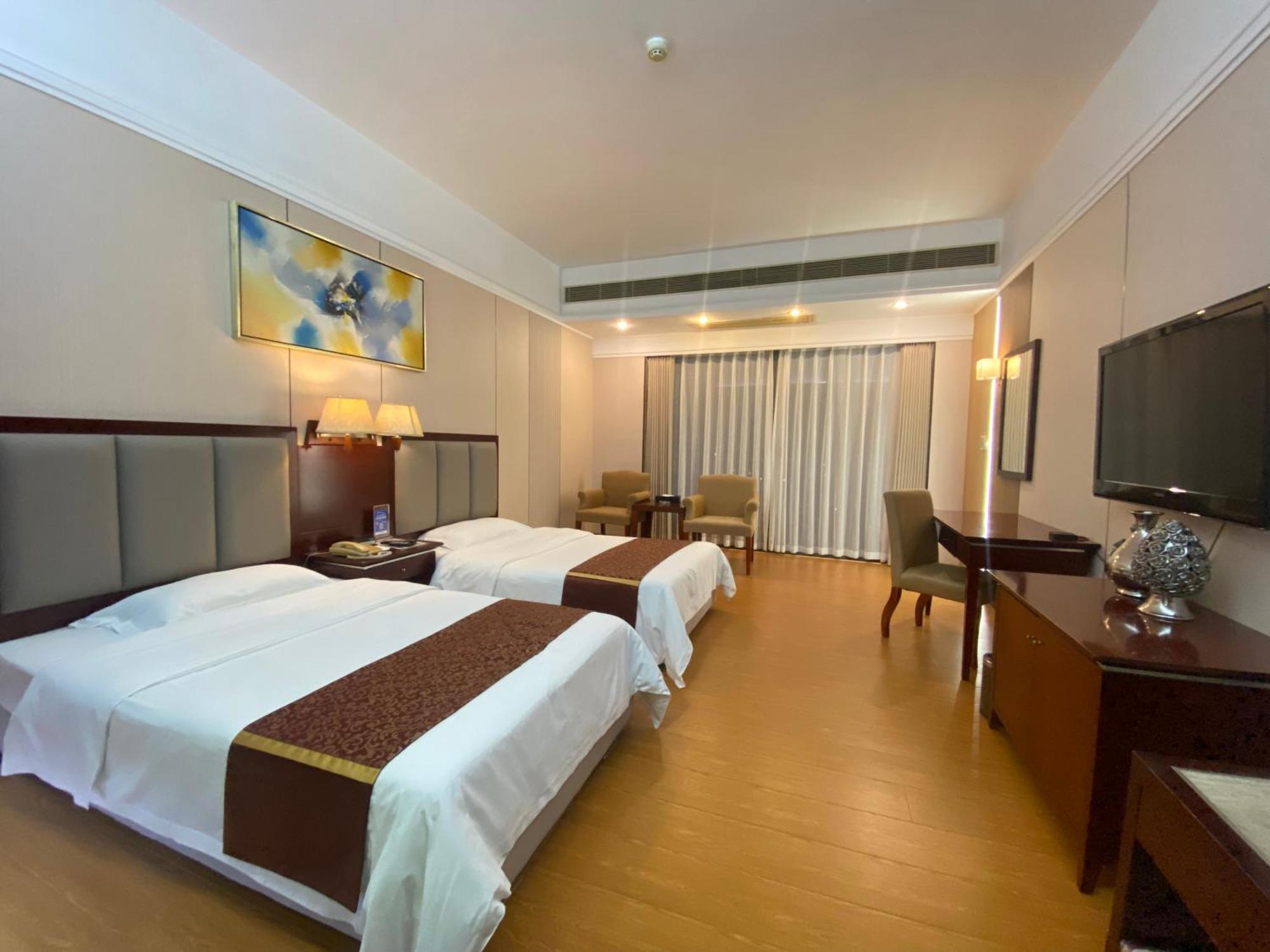 Yinfeng North Station Branch, Huacheng Road Subway Station Branch Aparthotel 3*