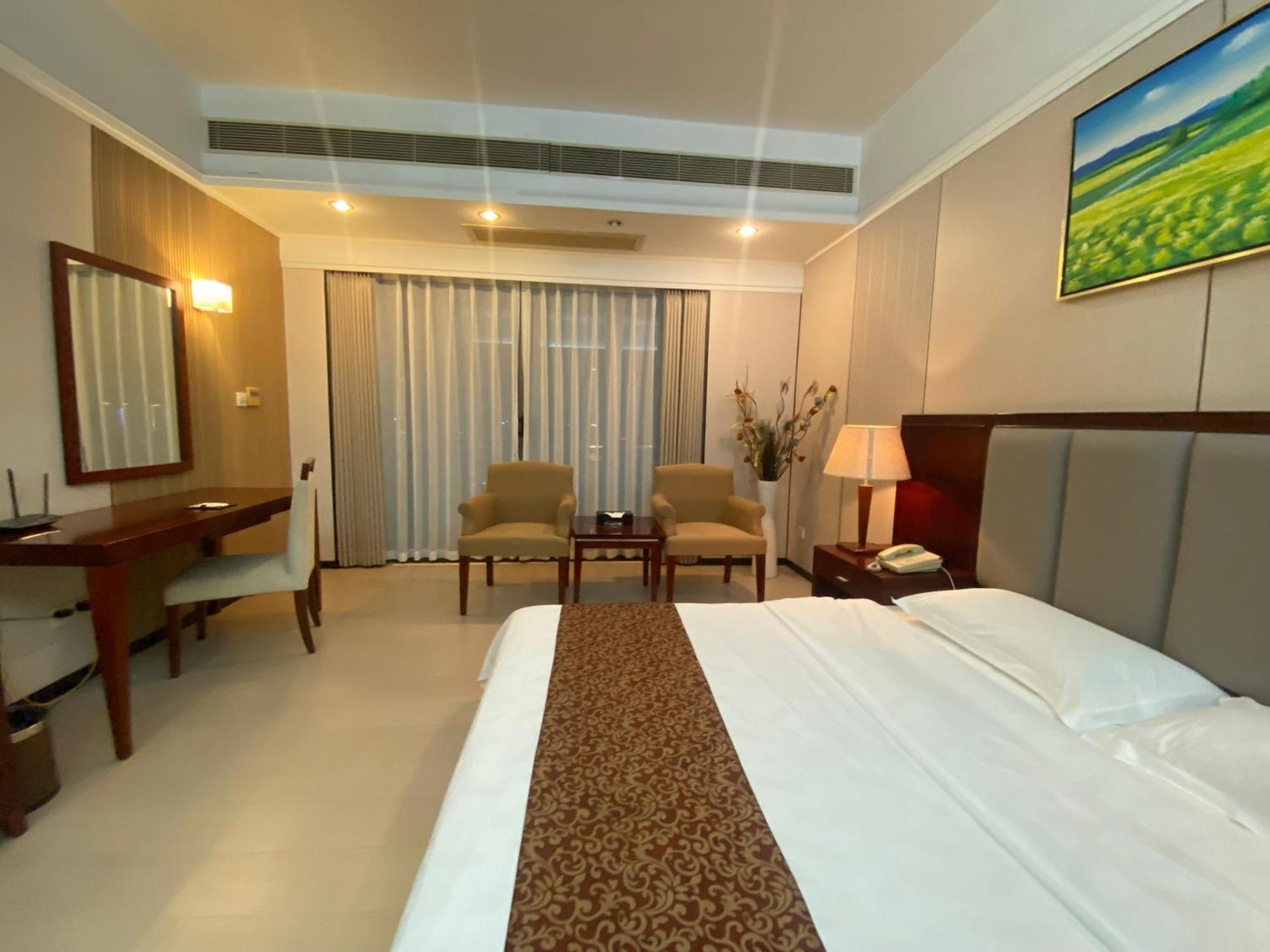 Yinfeng North Station Branch, Huacheng Road Subway Station Branch 3*