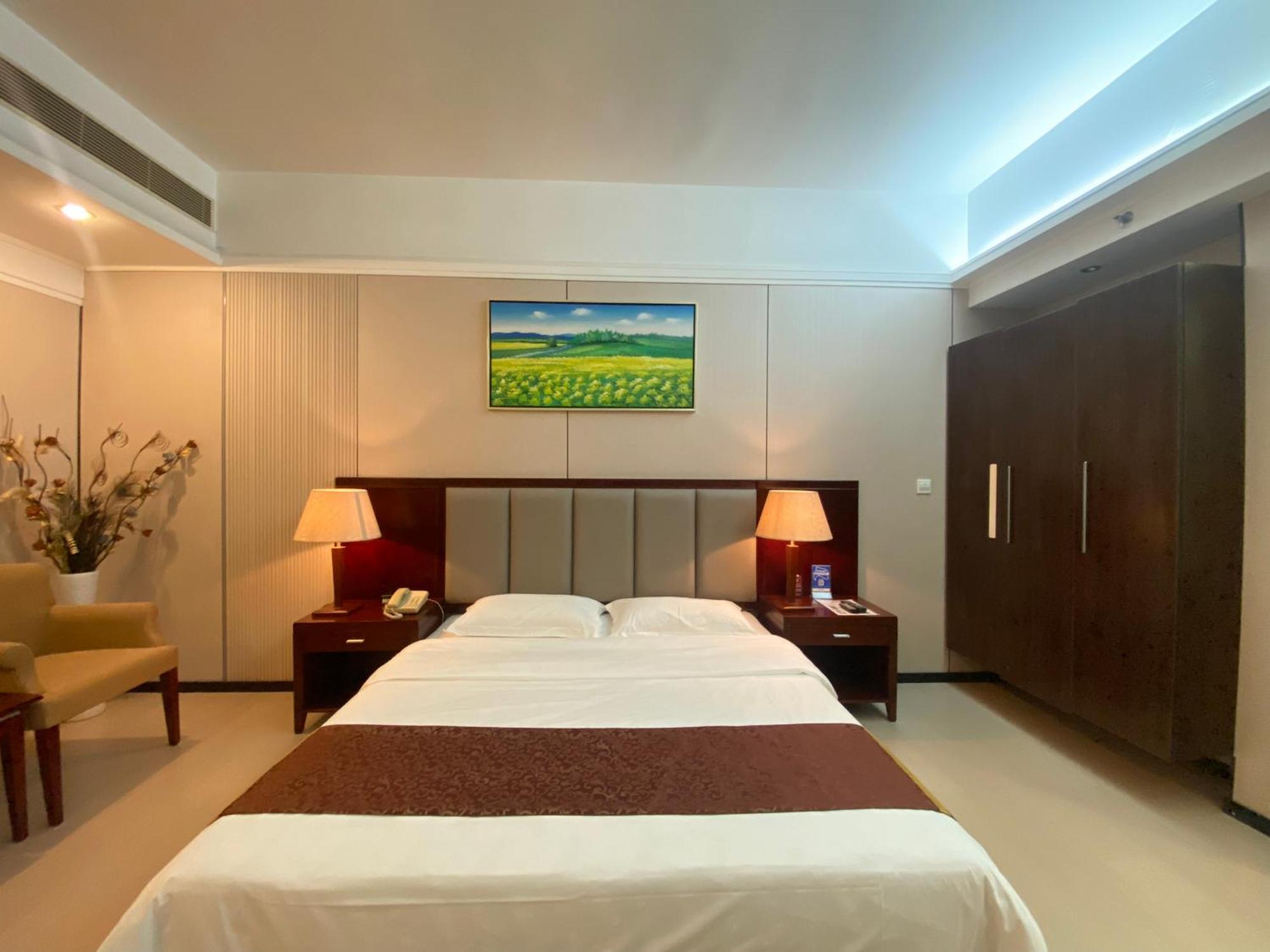 Yinfeng North Station Branch, Huacheng Road Subway Station Branch 3* Guangzhou