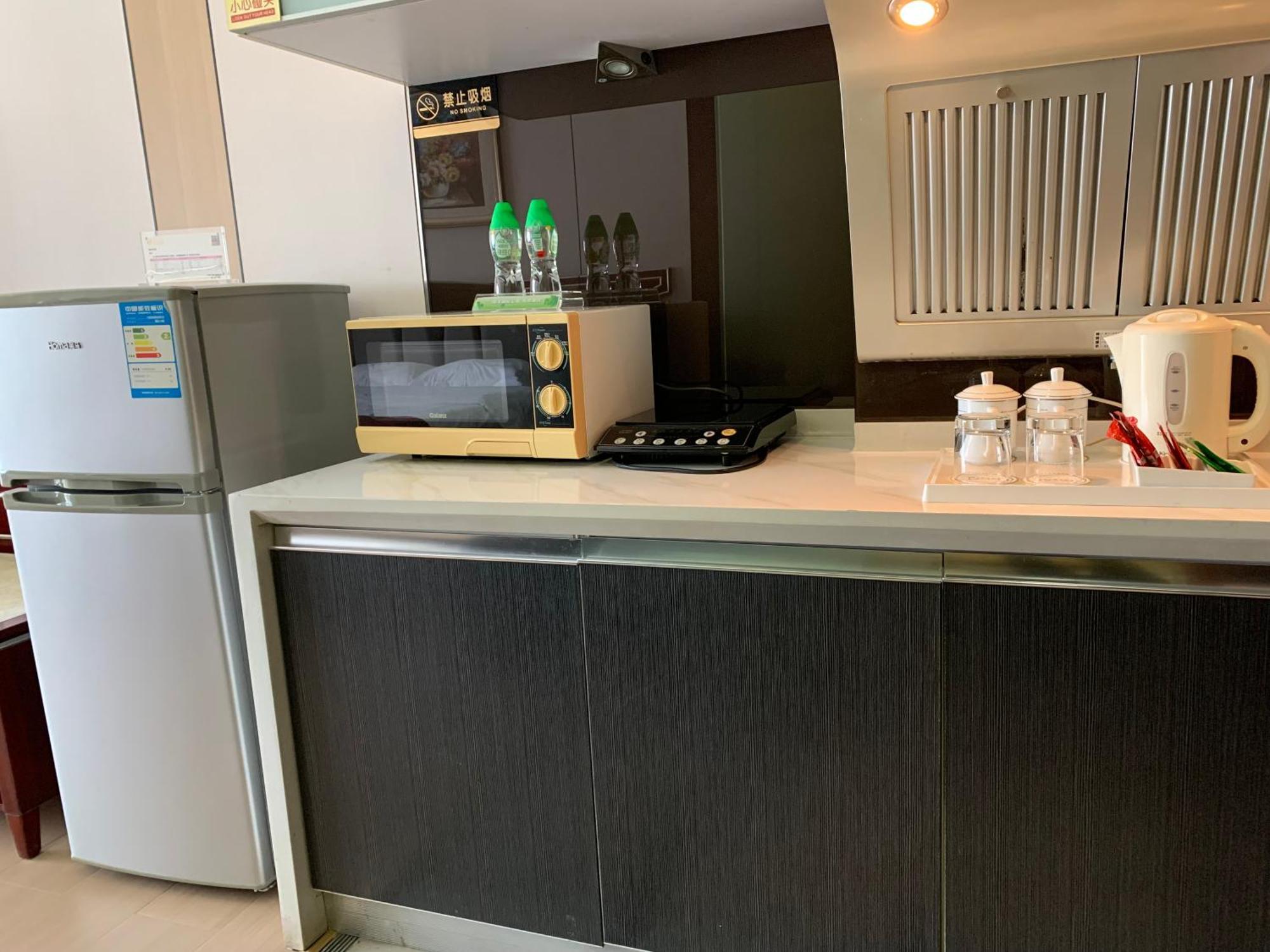 Yinfeng North Station Branch, Huacheng Road Subway Station Branch Aparthotel