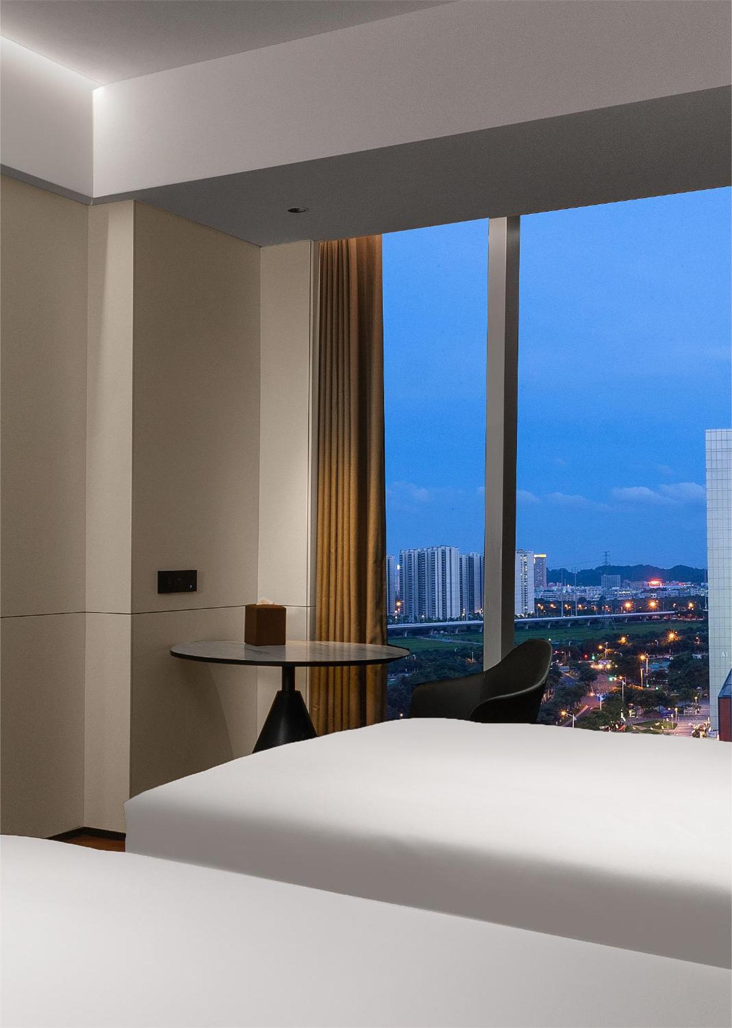 Intercity South Railway Station - Free Minibar Including Erdinger Weissbier Hotel 5*
